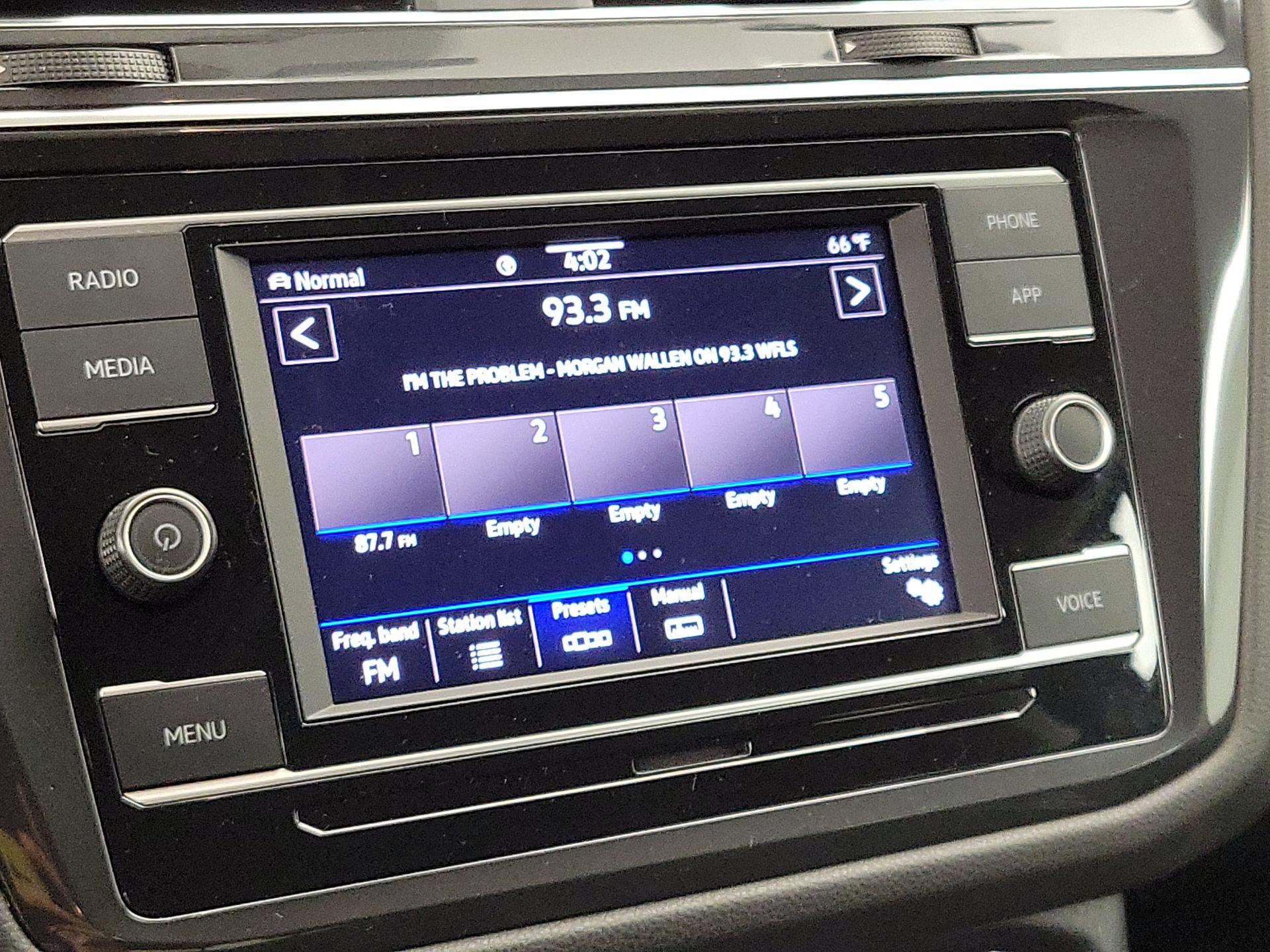 Thumbnail: 2020 Volkswagen Tiguan - 15