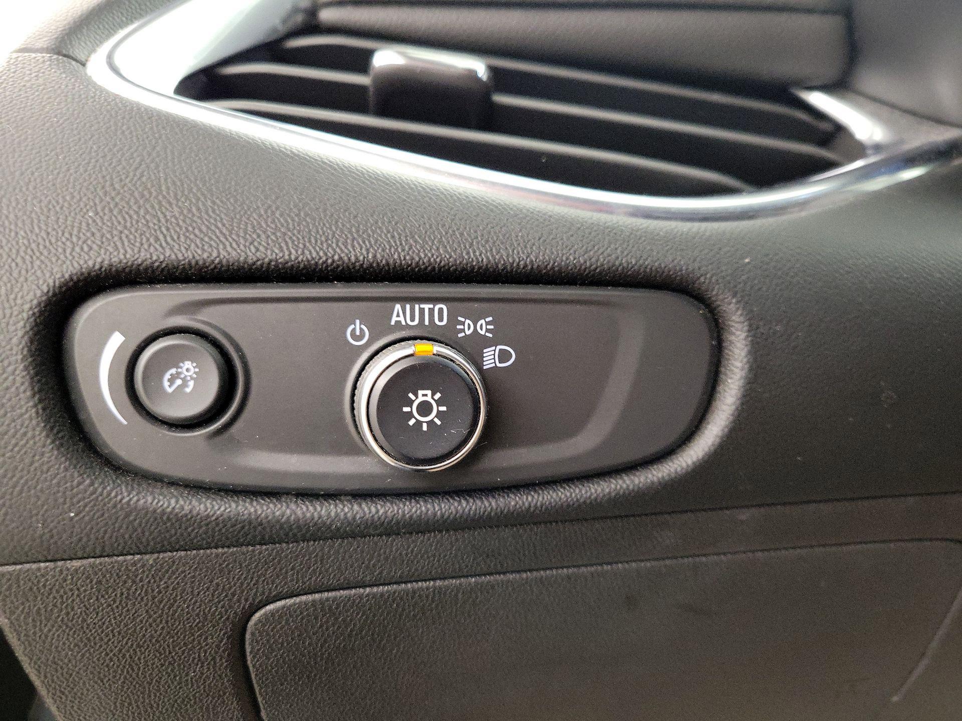 Thumbnail: 2021 Chevrolet Malibu - 13