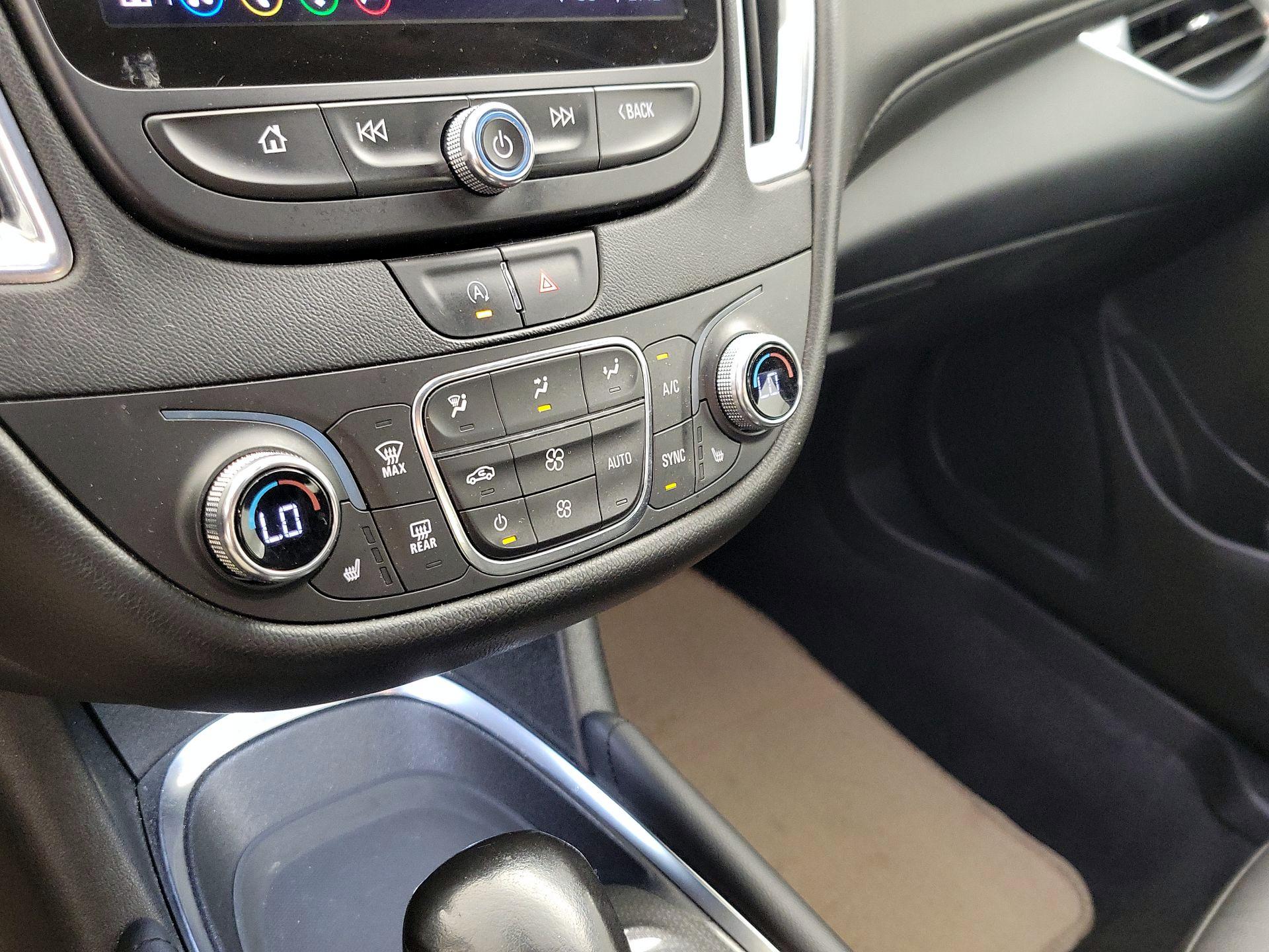 Thumbnail: 2021 Chevrolet Malibu - 16