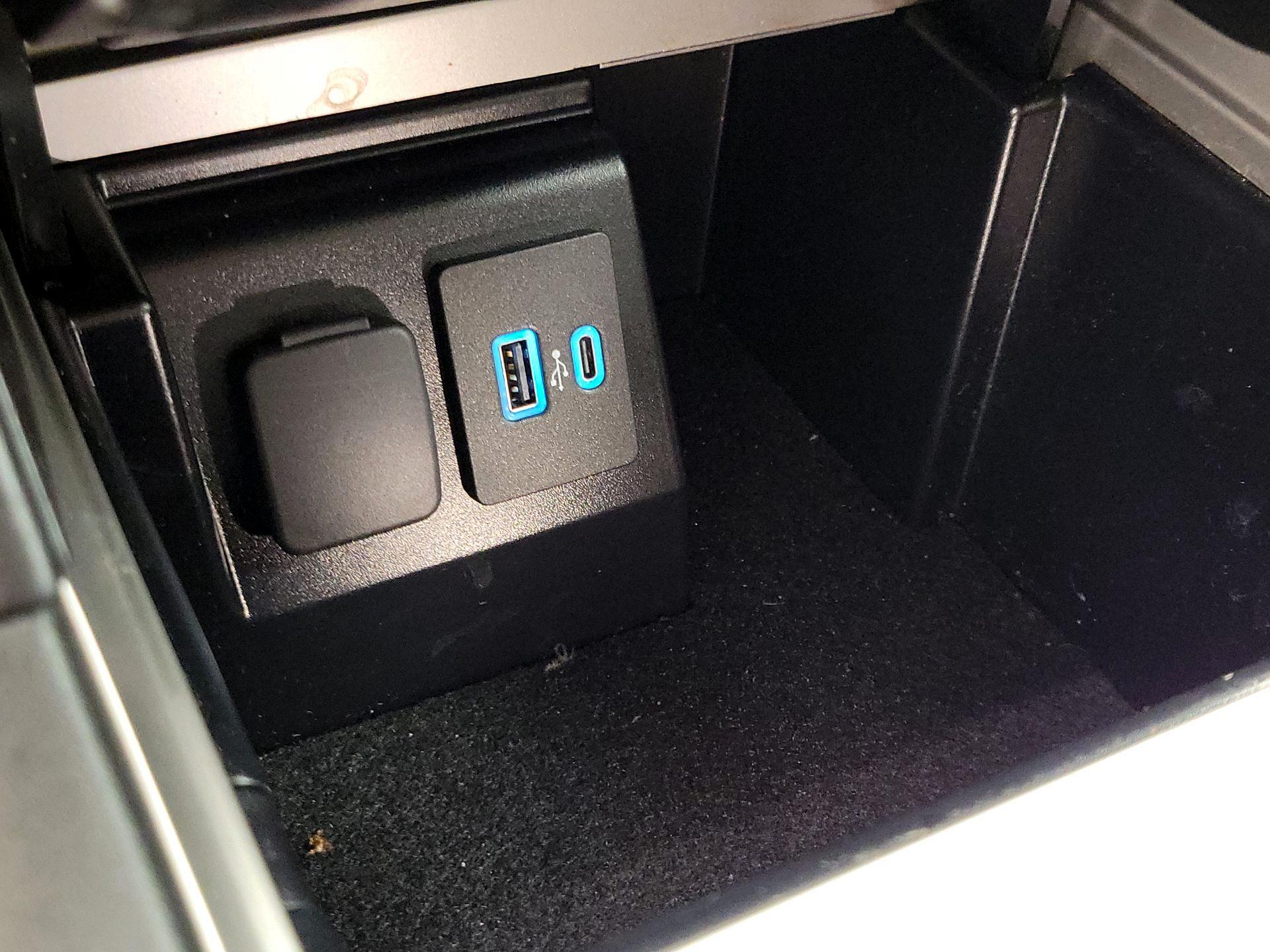 Thumbnail: 2022 Ford Explorer - 18