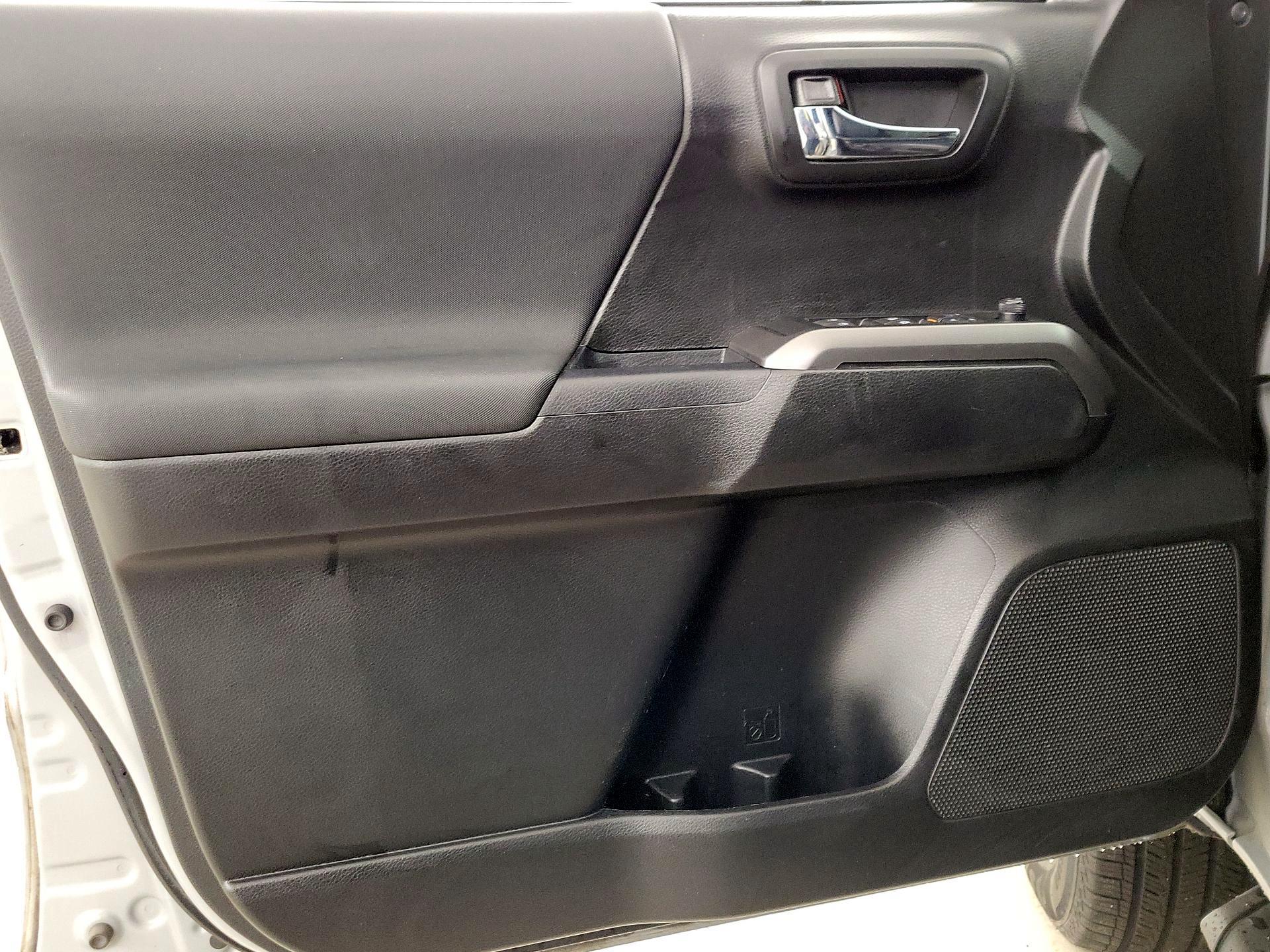 Thumbnail: 2019 Toyota Tacoma - 12