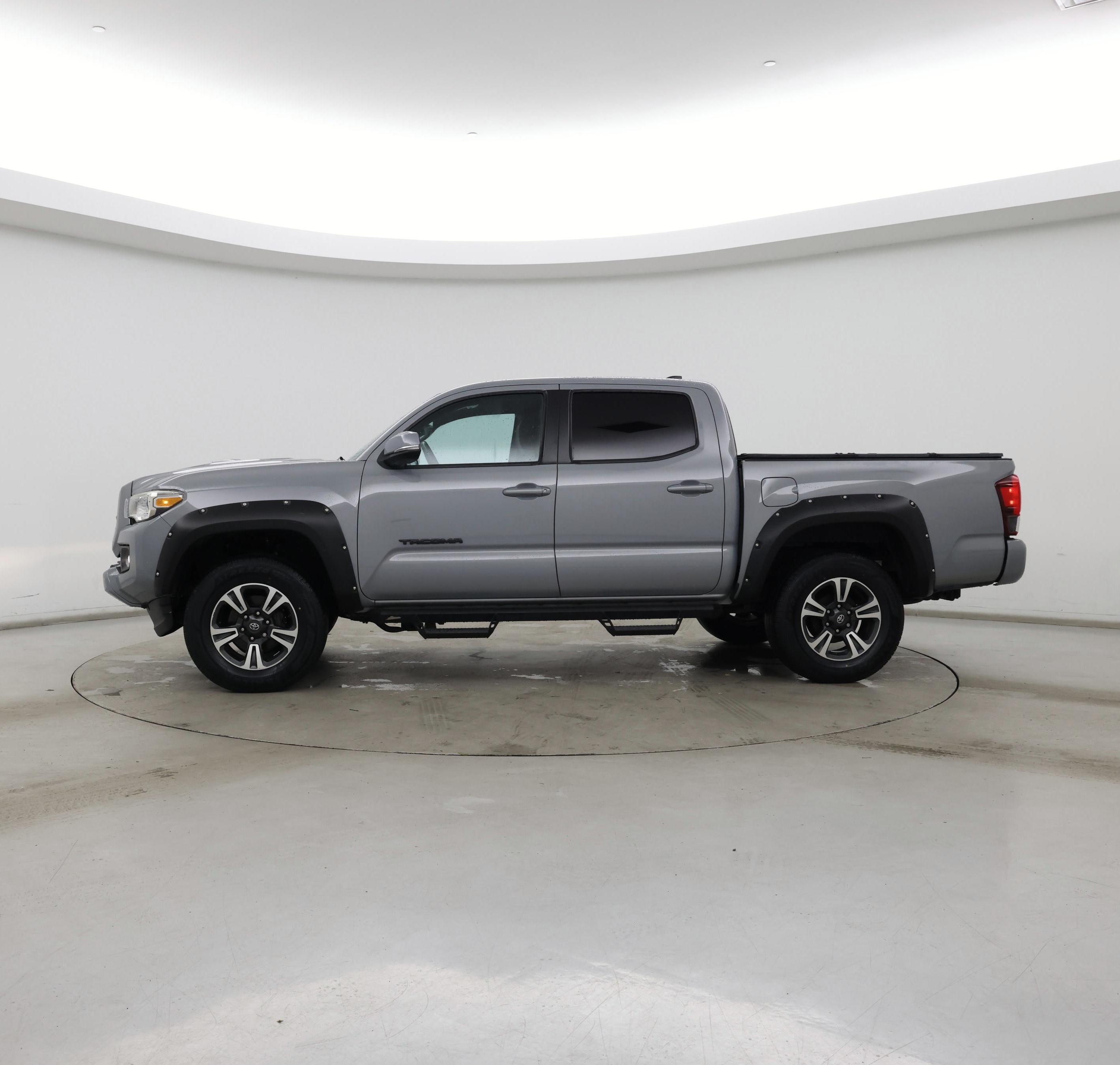 Thumbnail: 2019 Toyota Tacoma - 3