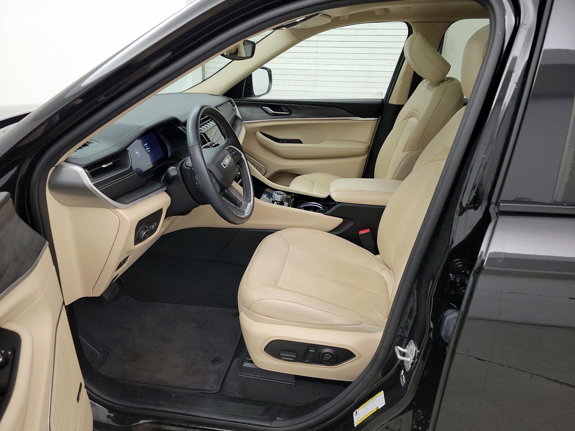 Thumbnail: 2022 Jeep Grand Cherokee - 11