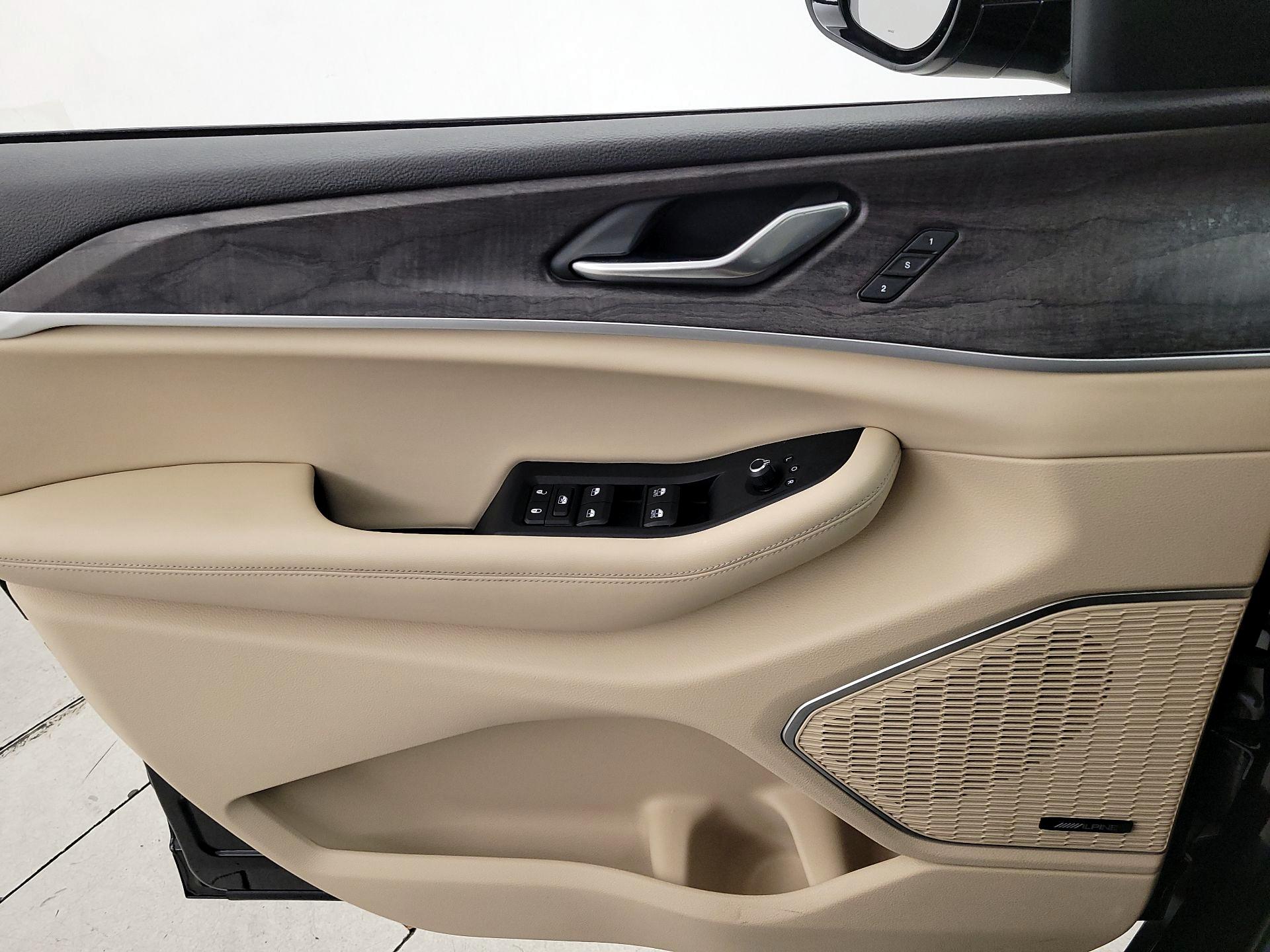 Thumbnail: 2022 Jeep Grand Cherokee - 12