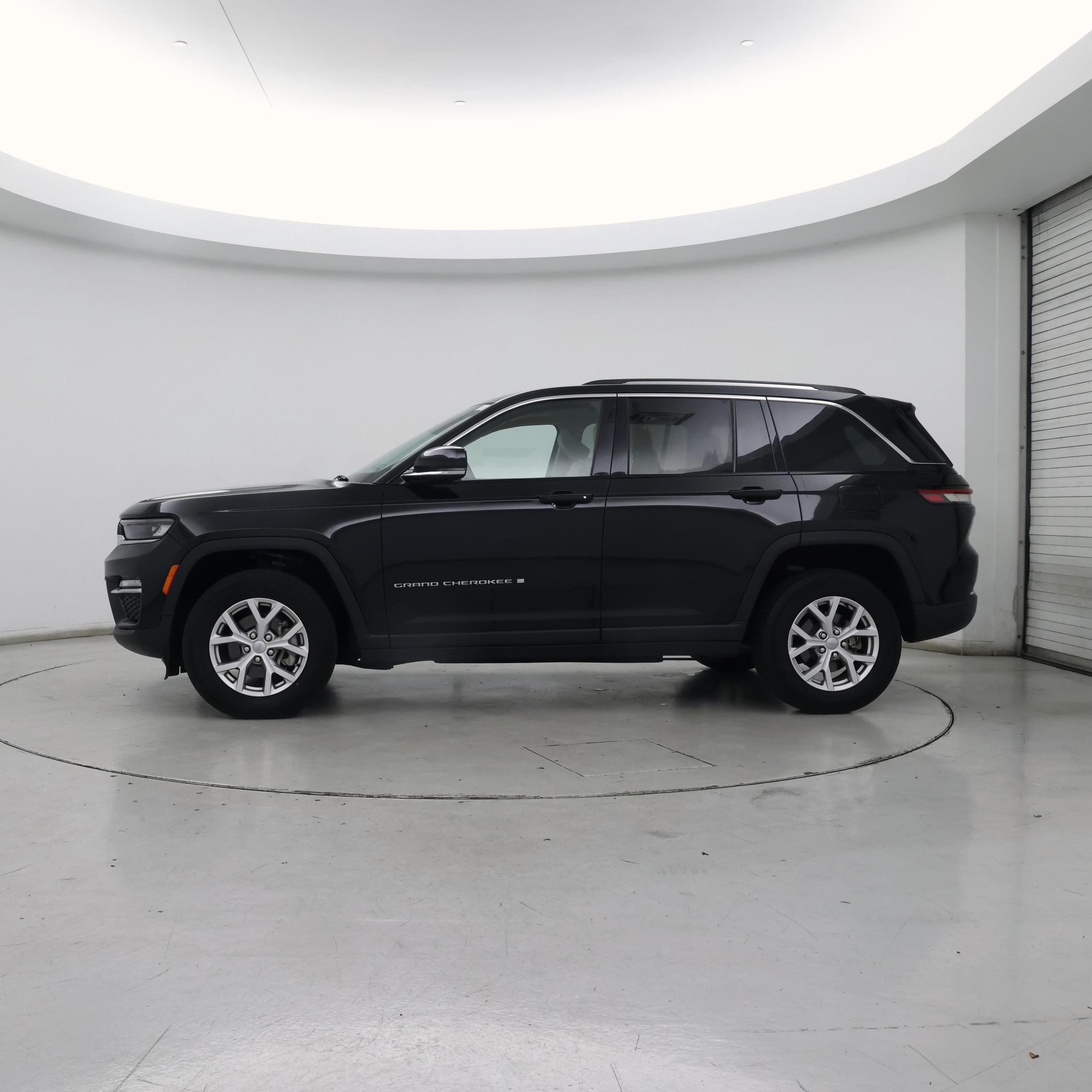 Thumbnail: 2022 Jeep Grand Cherokee - 3