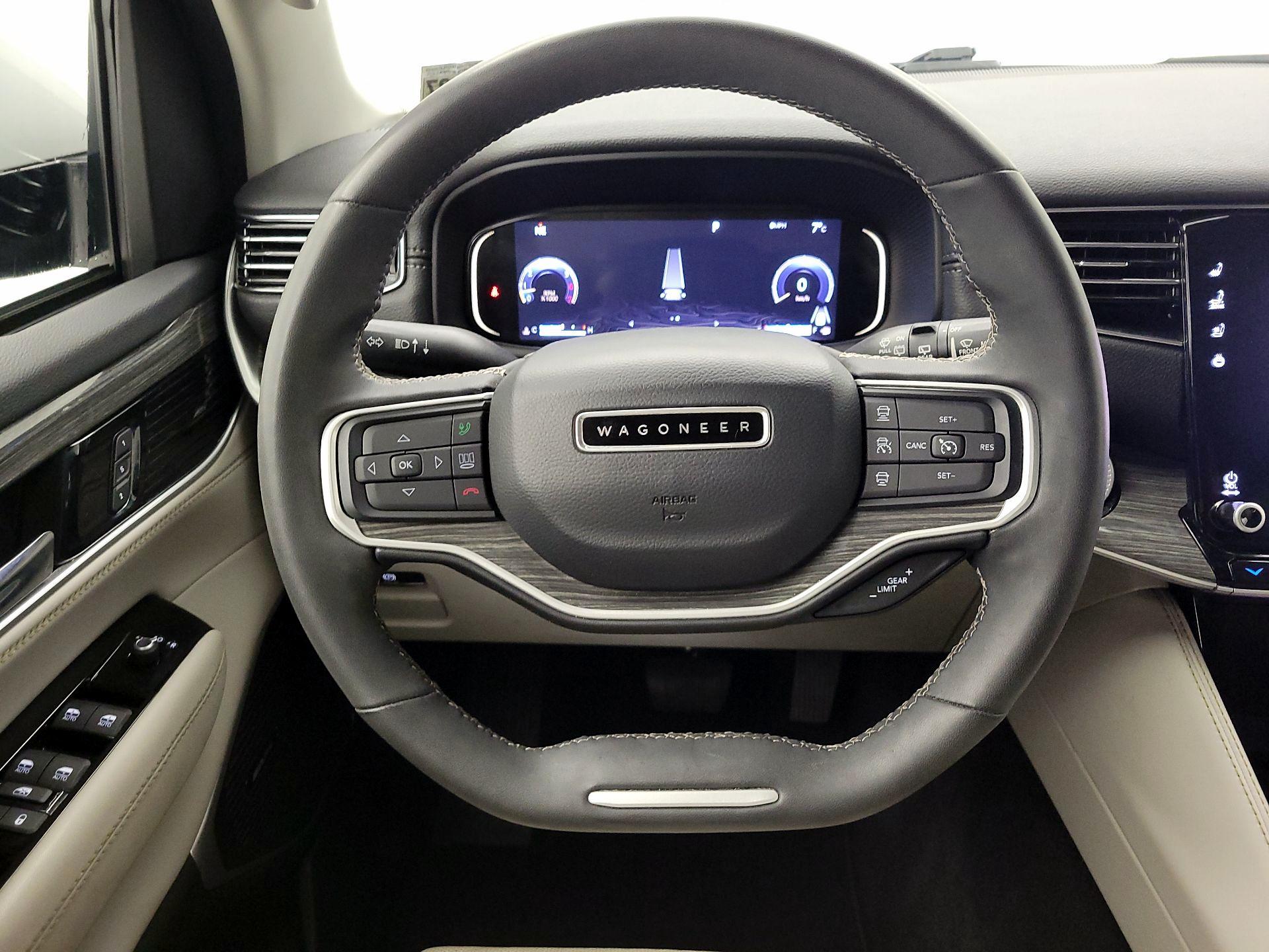 Thumbnail: 2022 Jeep Wagoneer - 10