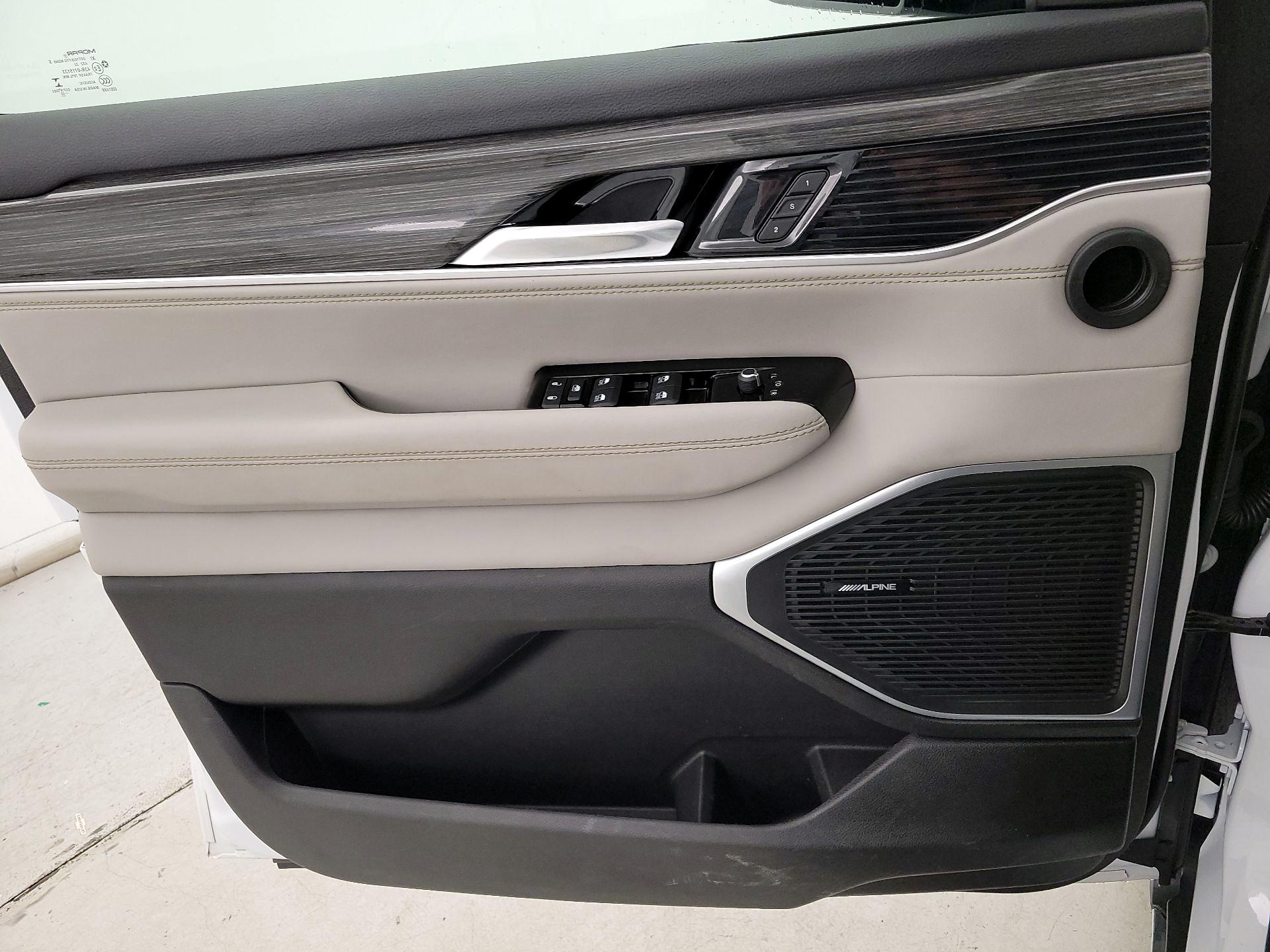 Thumbnail: 2022 Jeep Wagoneer - 12