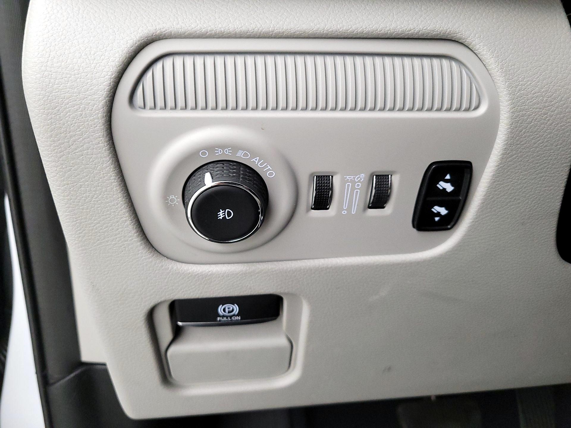 Thumbnail: 2022 Jeep Wagoneer - 13