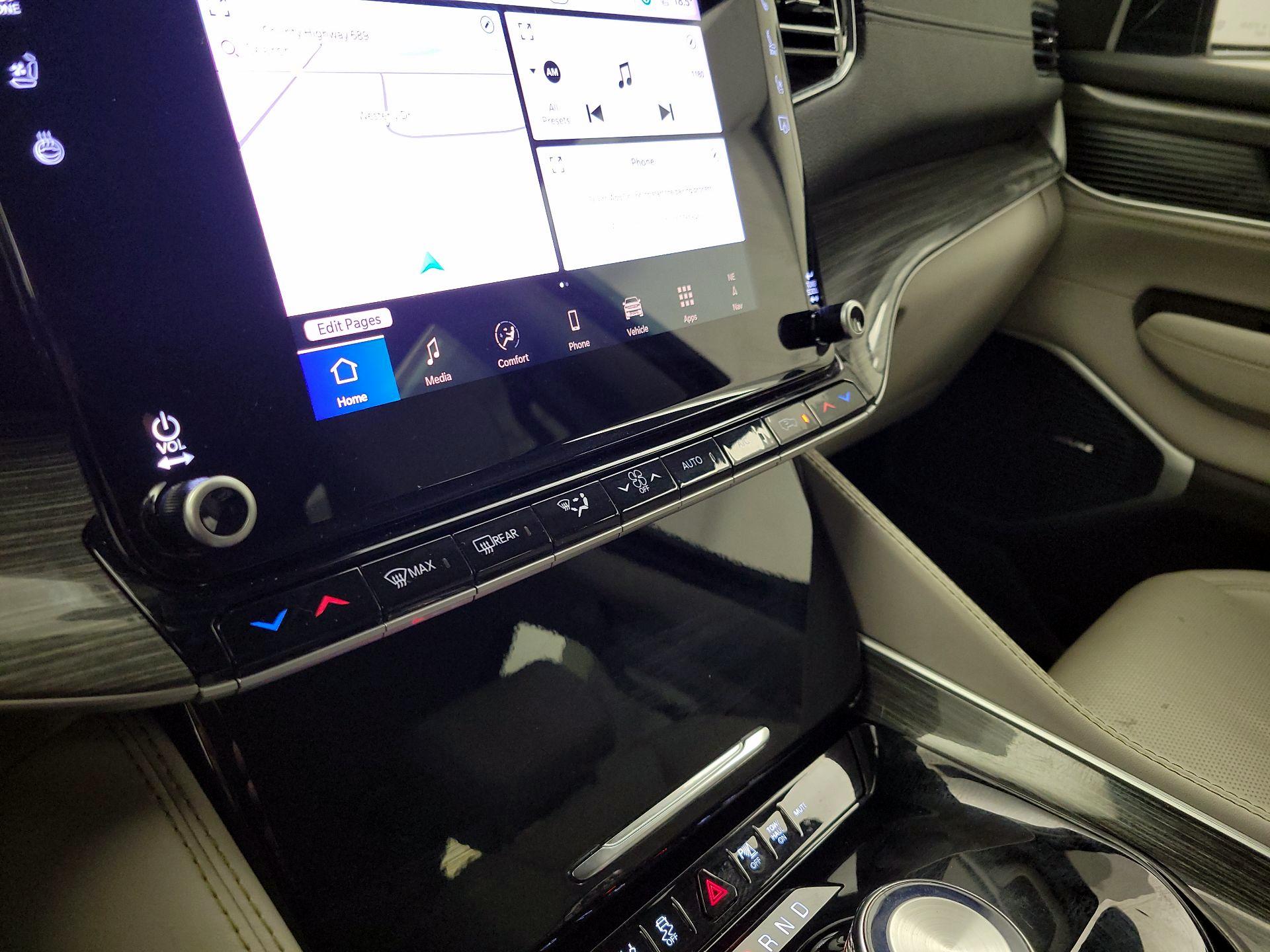 Thumbnail: 2022 Jeep Wagoneer - 17