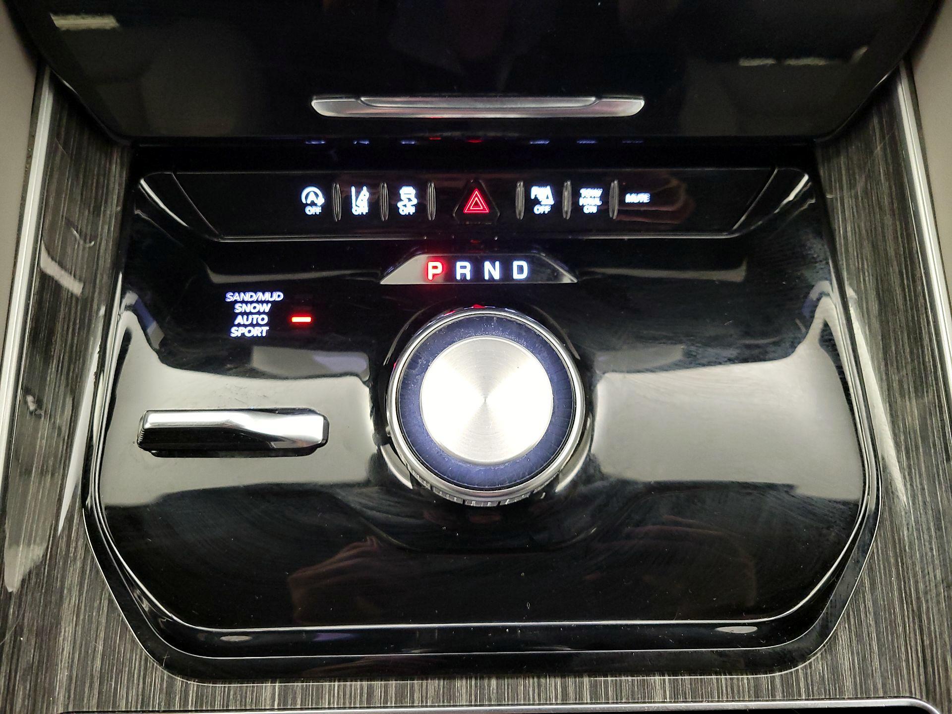 Thumbnail: 2022 Jeep Wagoneer - 18