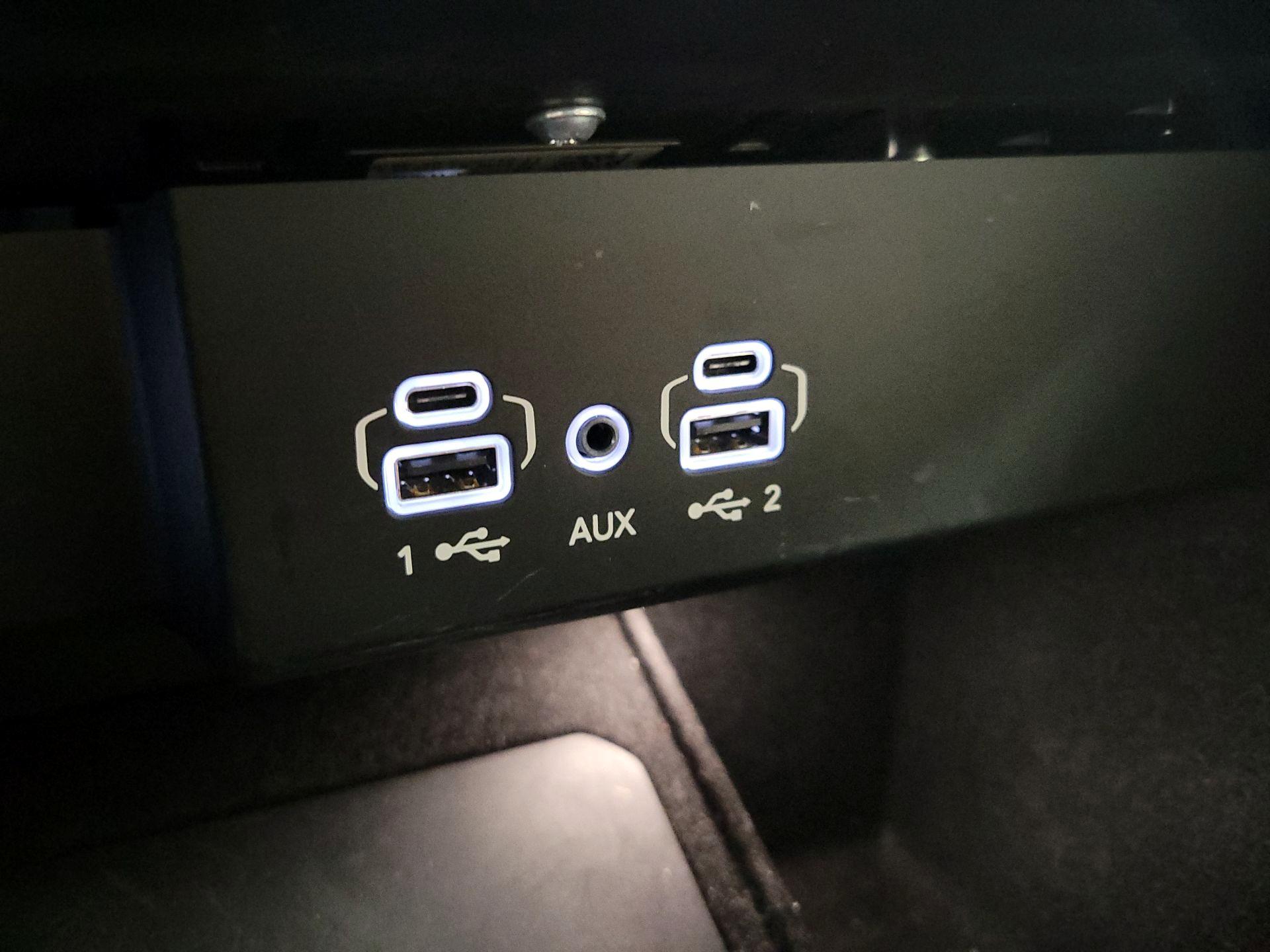 Thumbnail: 2022 Jeep Wagoneer - 19