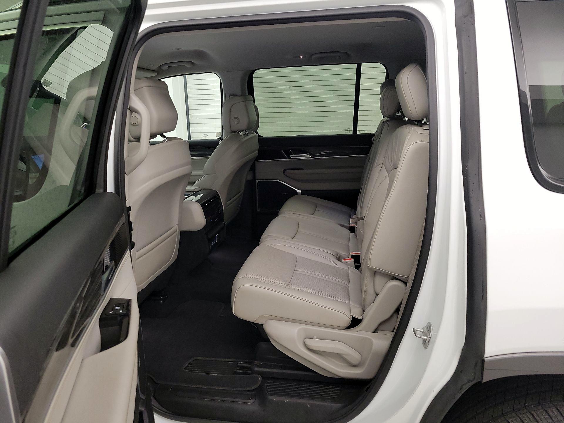 Thumbnail: 2022 Jeep Wagoneer - 20