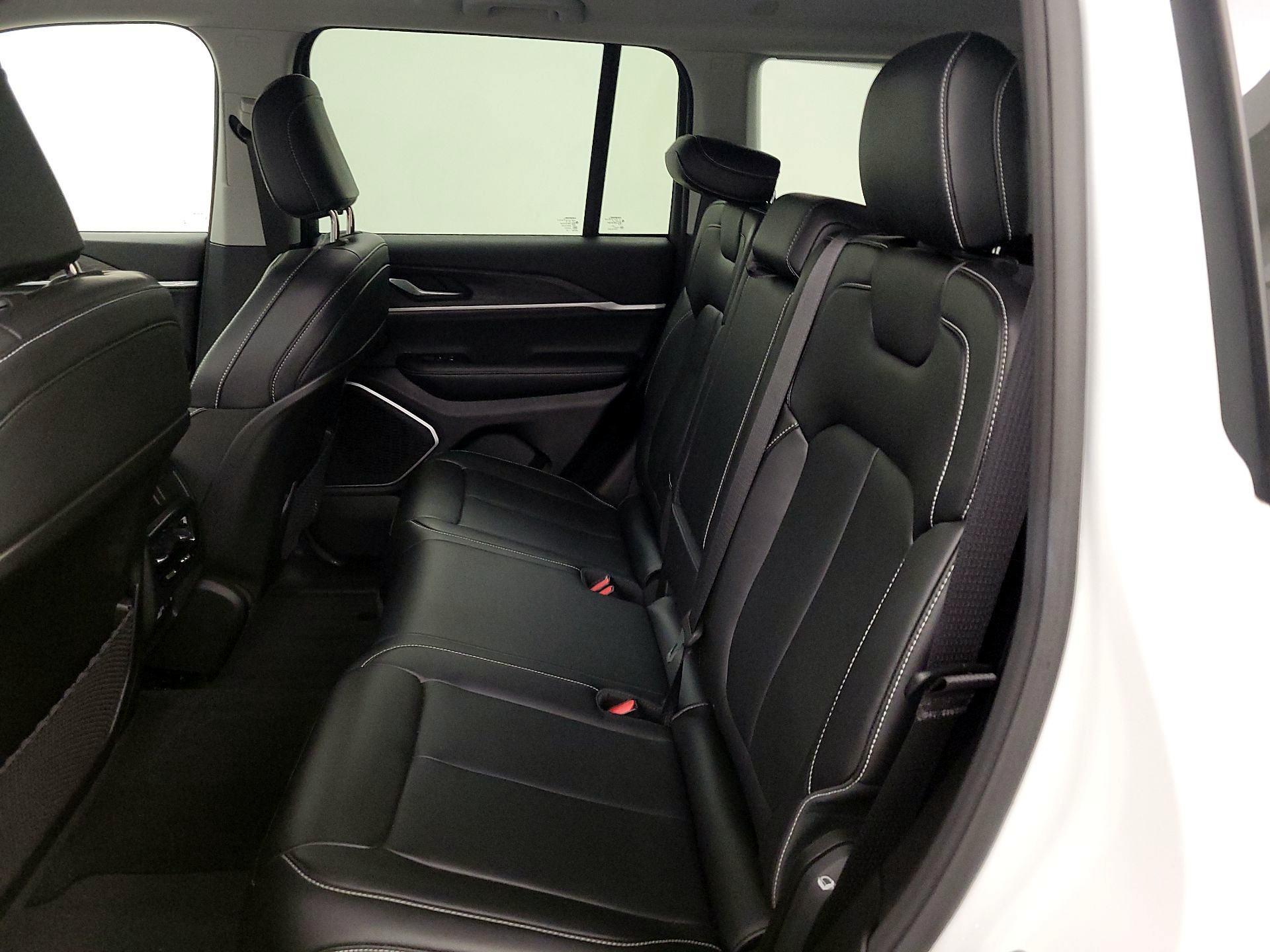 Thumbnail: 2022 Jeep Grand Cherokee - 20