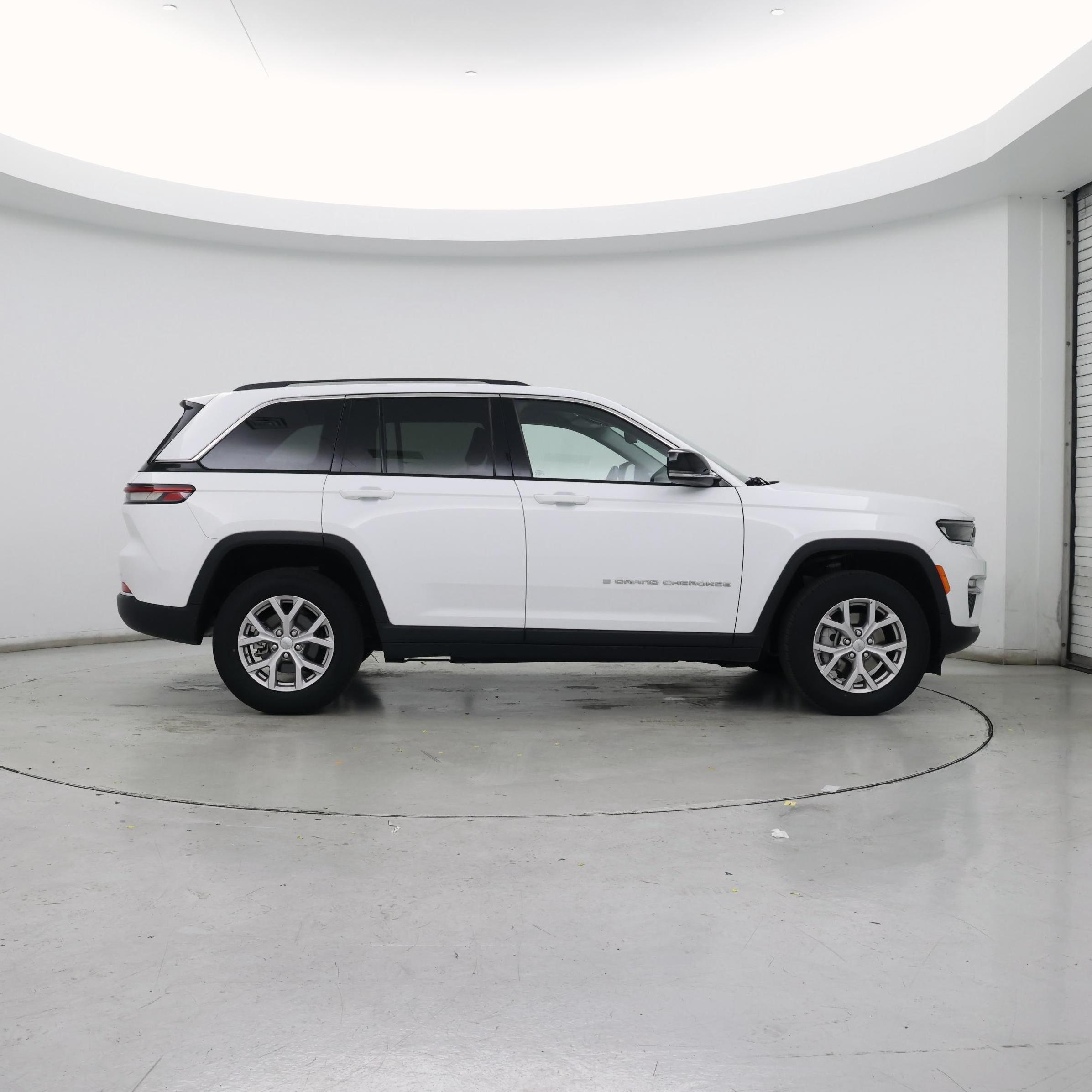 Thumbnail: 2022 Jeep Grand Cherokee - 7