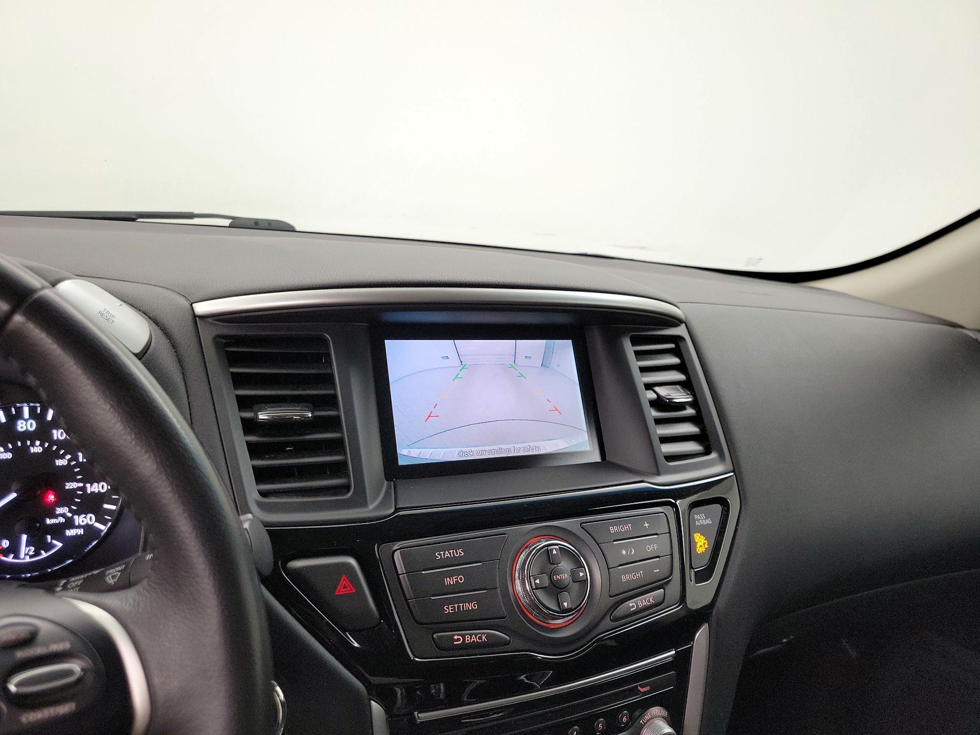 Thumbnail: 2016 Nissan Pathfinder - 14