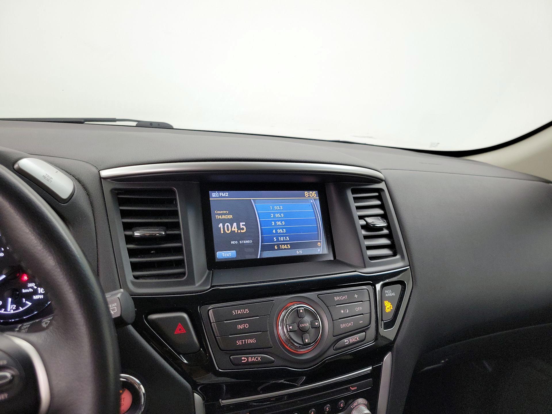 Thumbnail: 2016 Nissan Pathfinder - 15