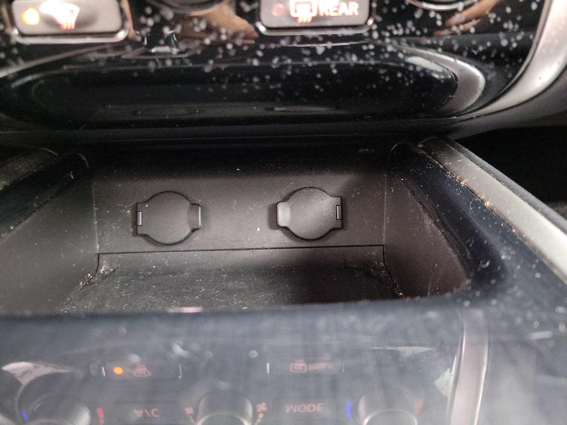 Thumbnail: 2016 Nissan Pathfinder - 18