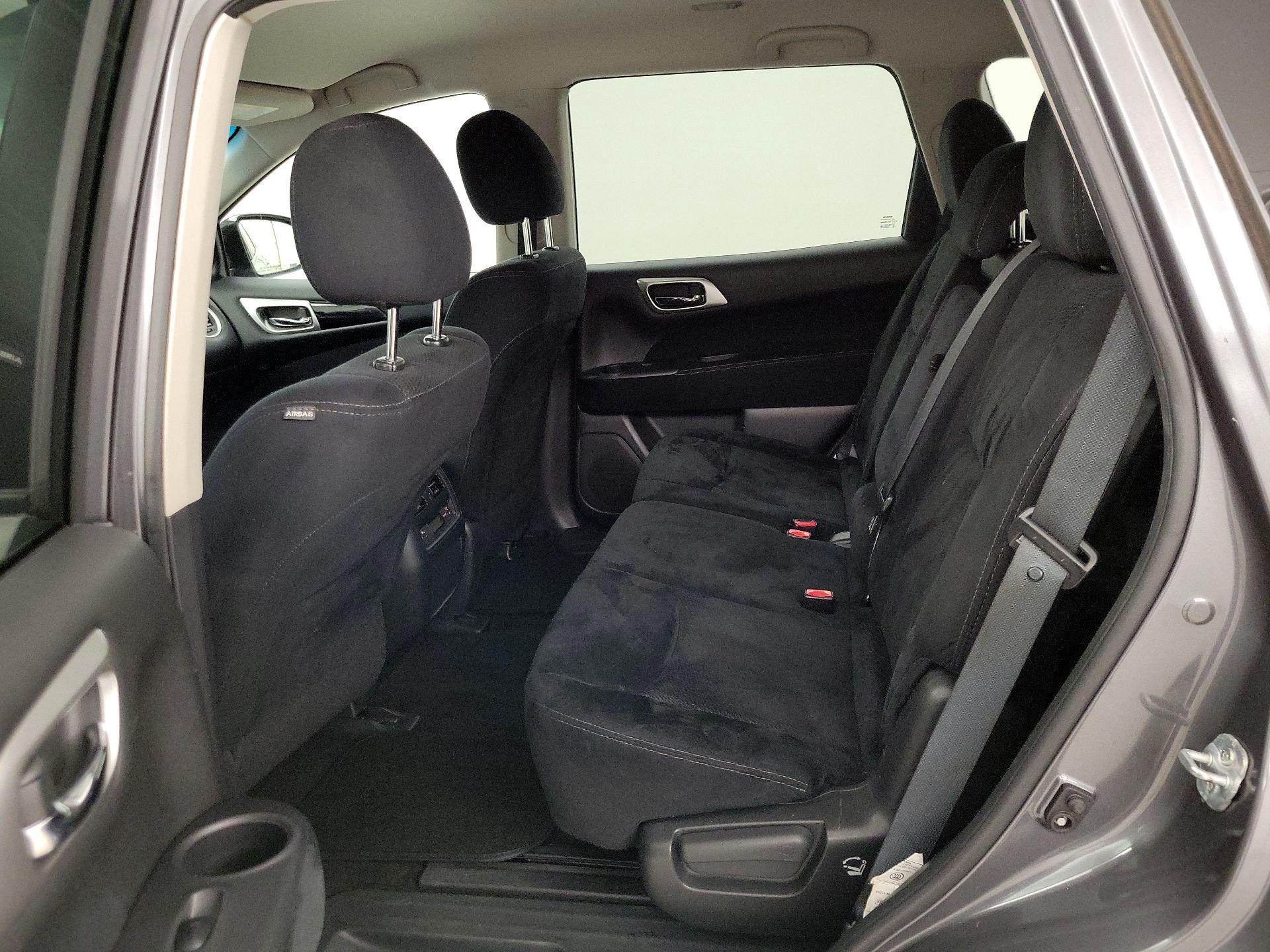 Thumbnail: 2016 Nissan Pathfinder - 19