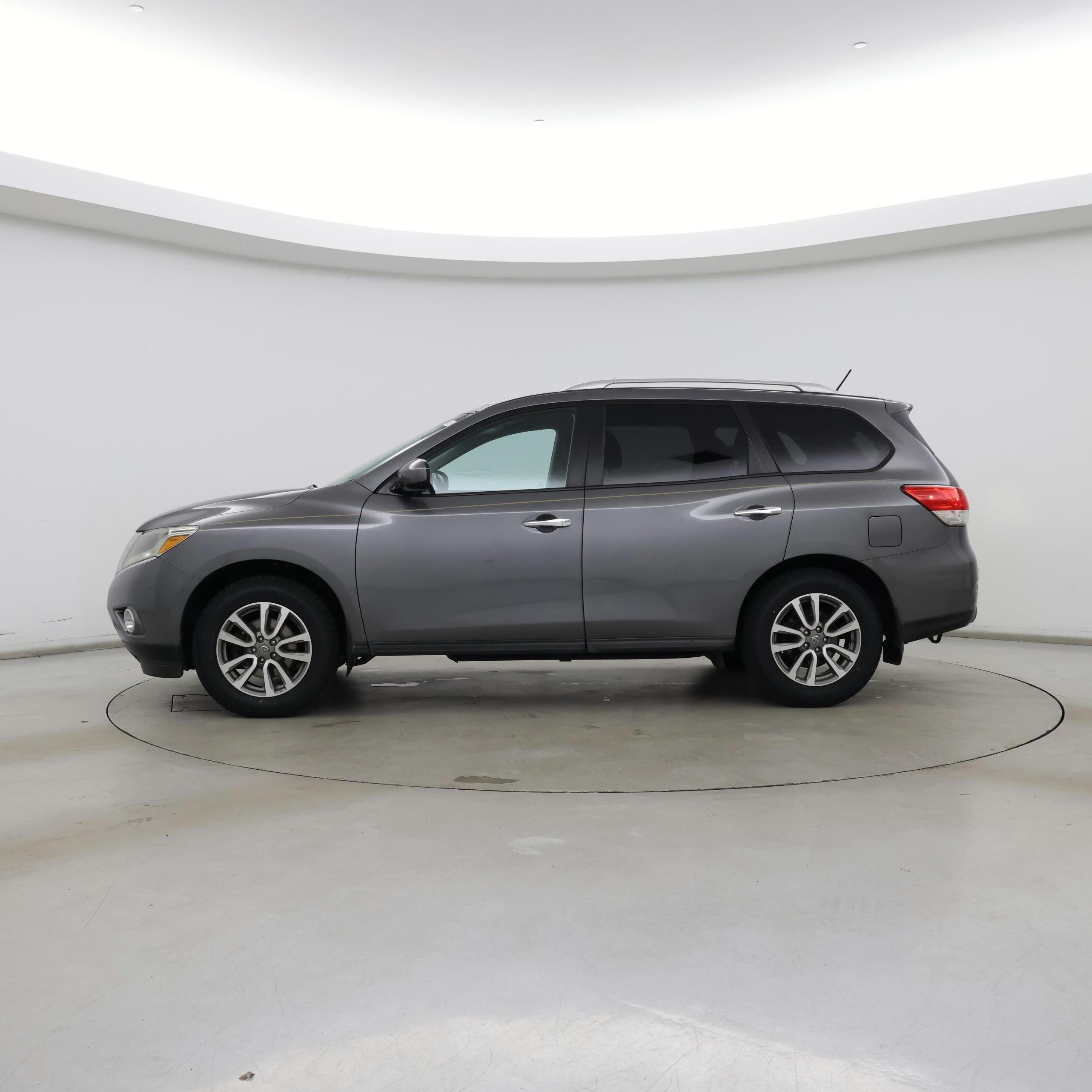 Thumbnail: 2016 Nissan Pathfinder - 3