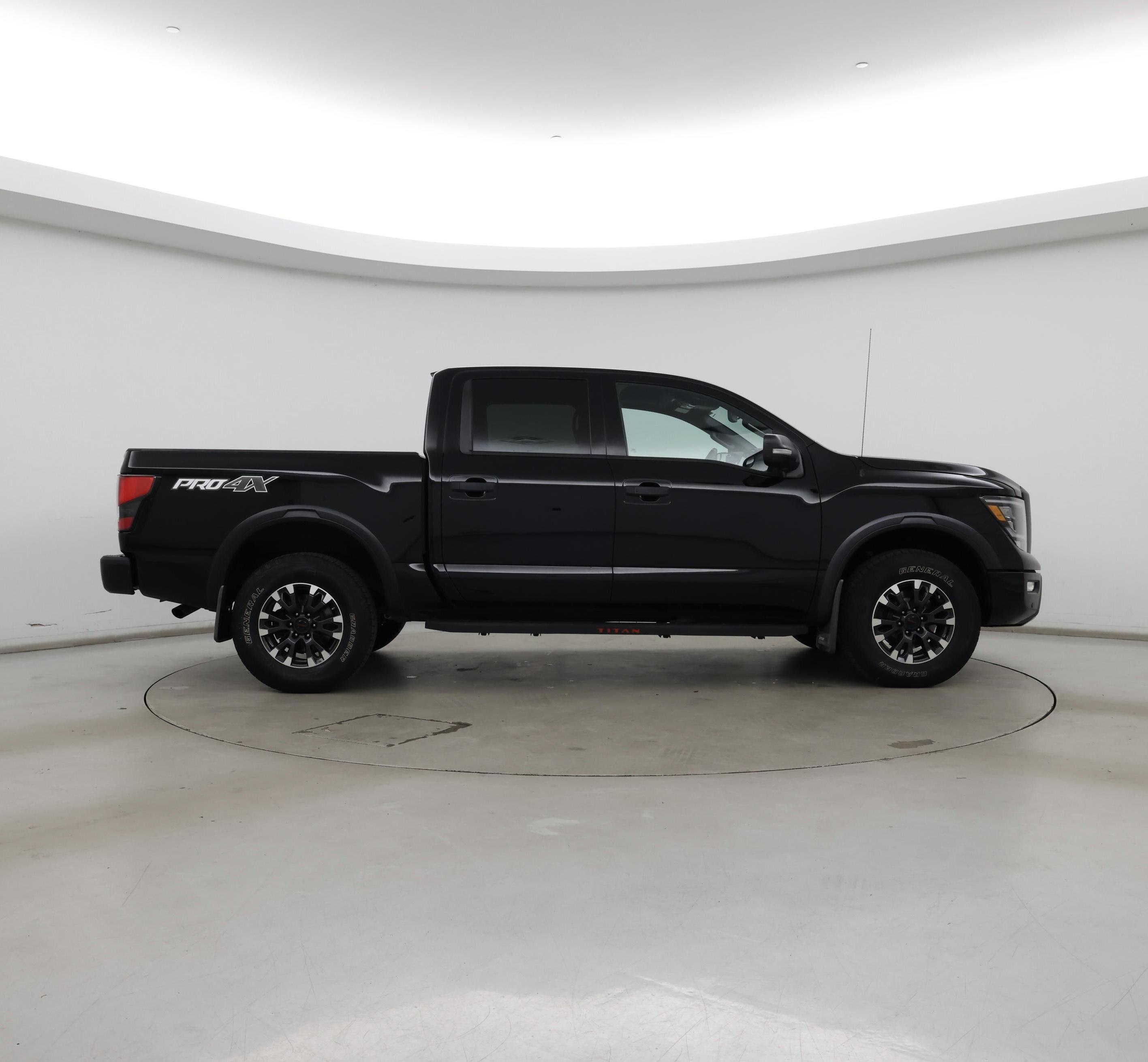 Thumbnail: 2021 Nissan Titan - 7