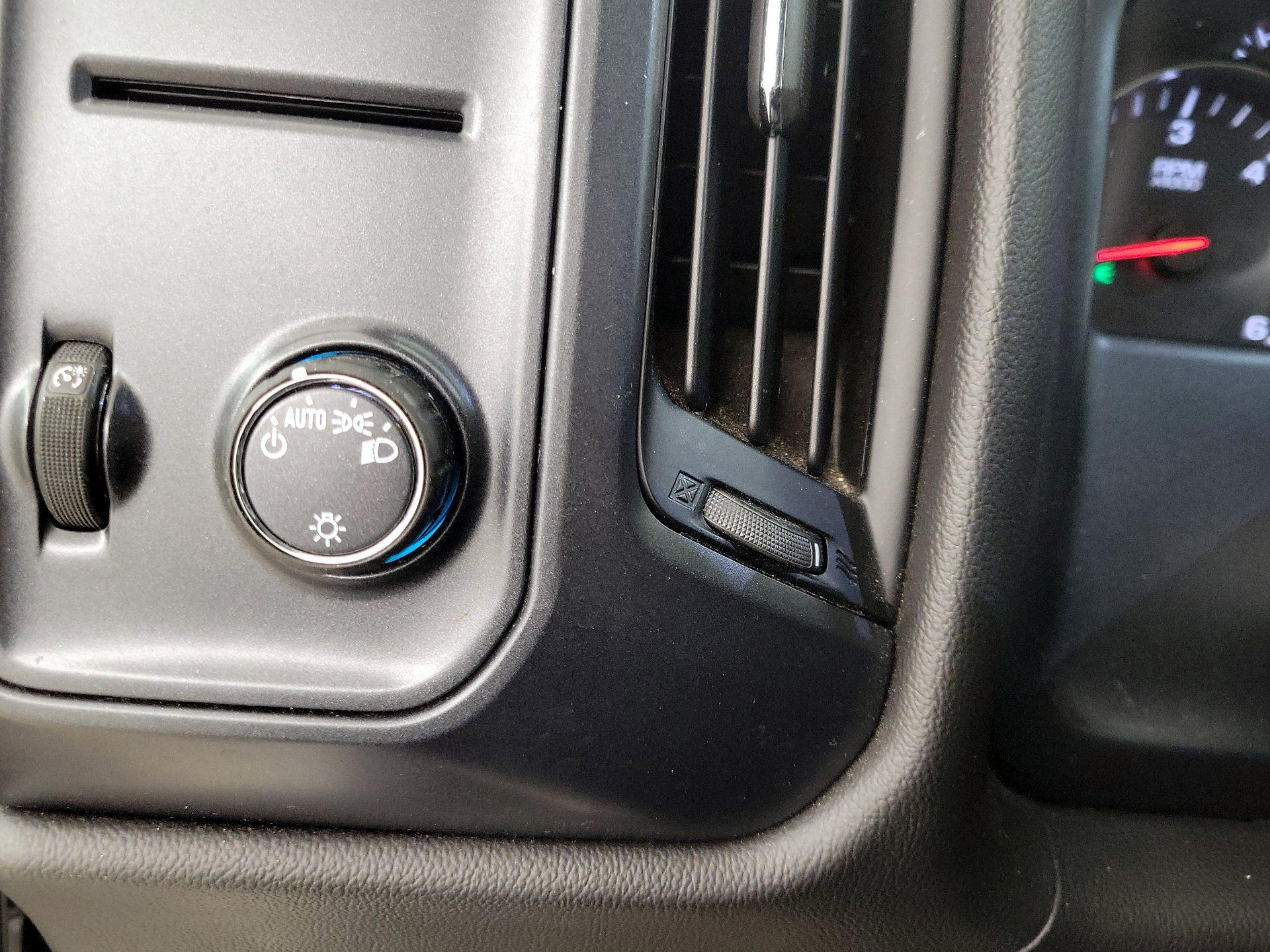 Thumbnail: 2018 Chevrolet Silverado 1500 - 13