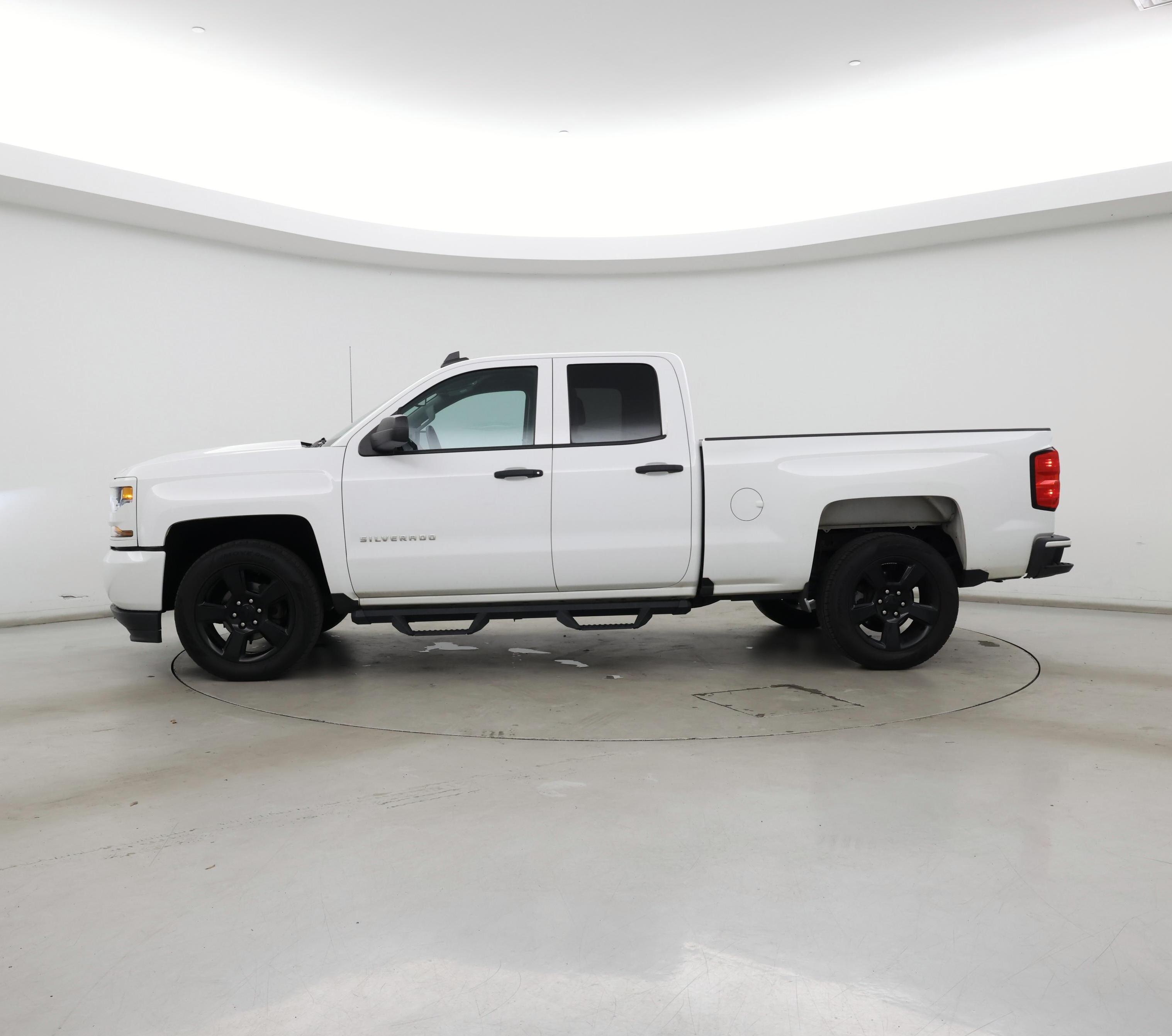 Thumbnail: 2018 Chevrolet Silverado 1500 - 3