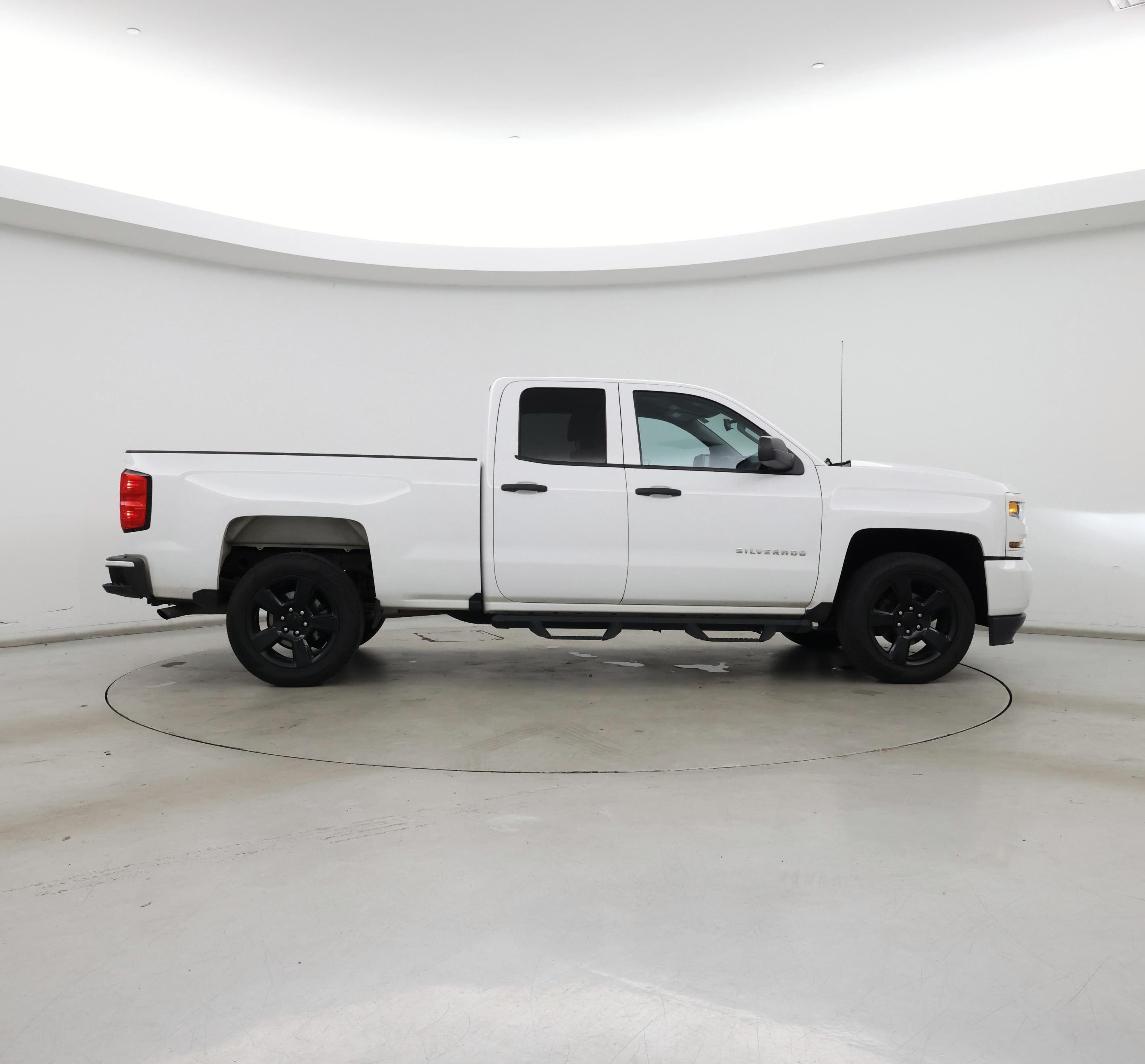 Thumbnail: 2018 Chevrolet Silverado 1500 - 7