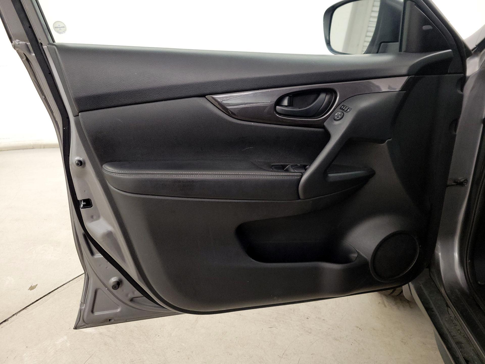 Thumbnail: 2020 Nissan Rogue - 12