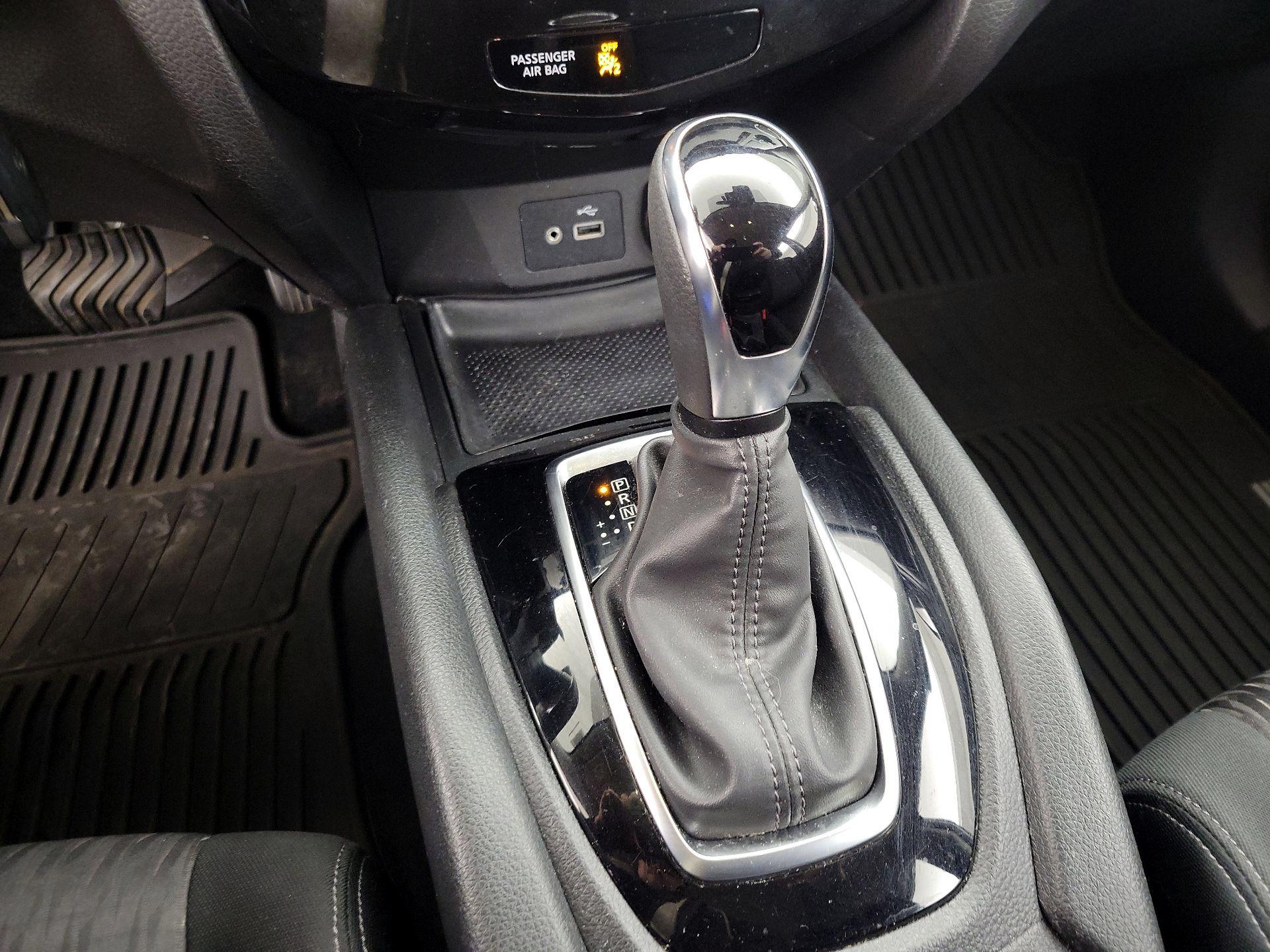 Thumbnail: 2020 Nissan Rogue - 17