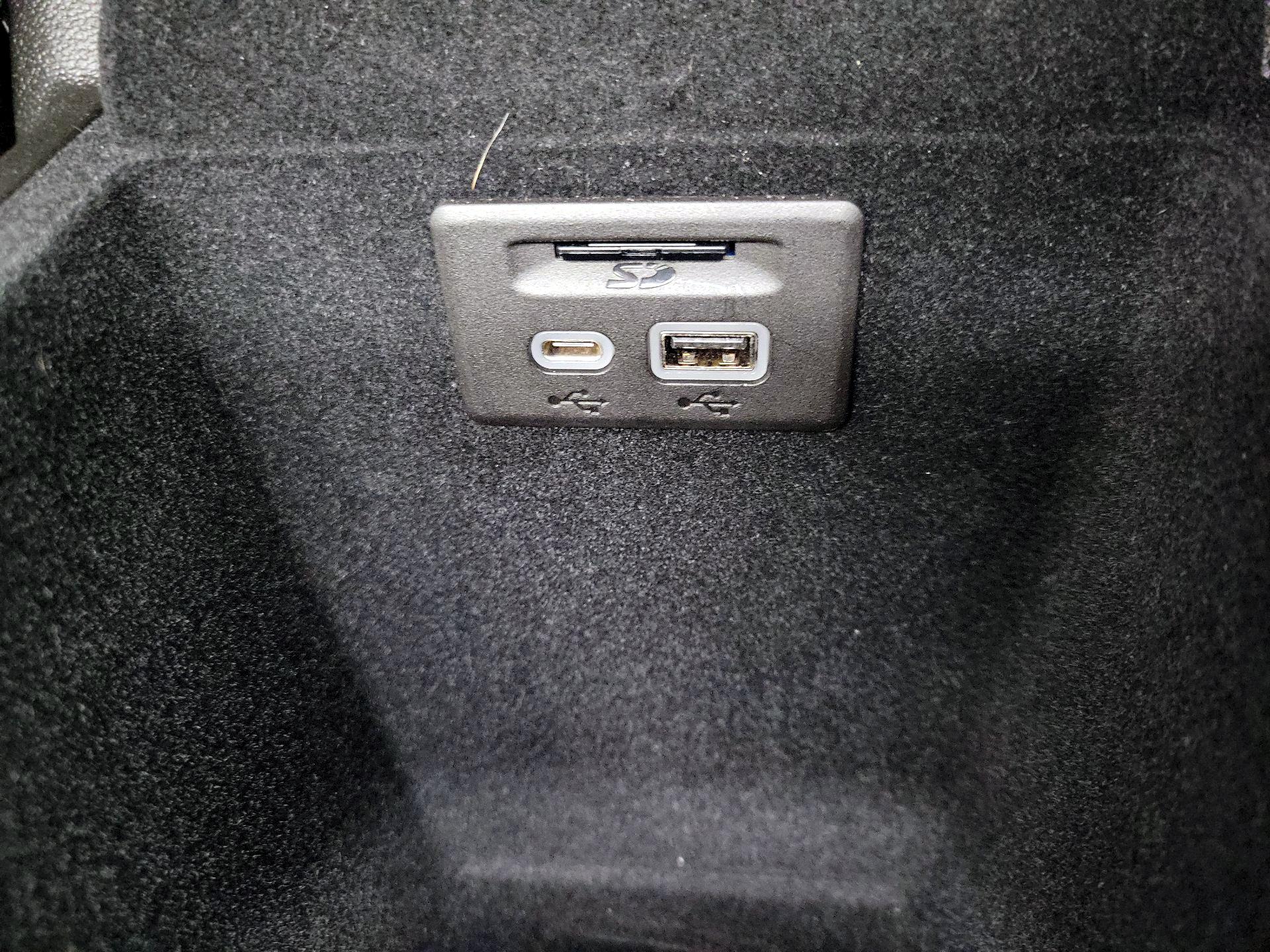 Thumbnail: 2021 Cadillac XT5 - 19