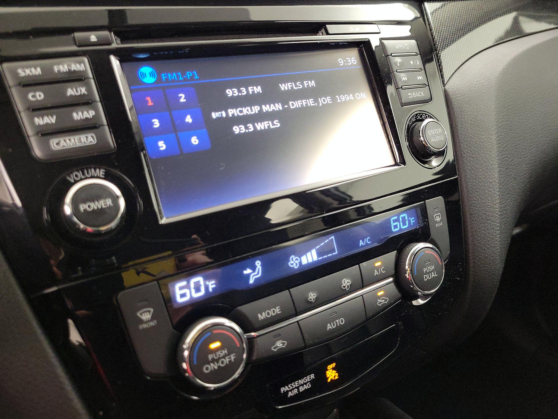 Thumbnail: 2016 Nissan Rogue - 17