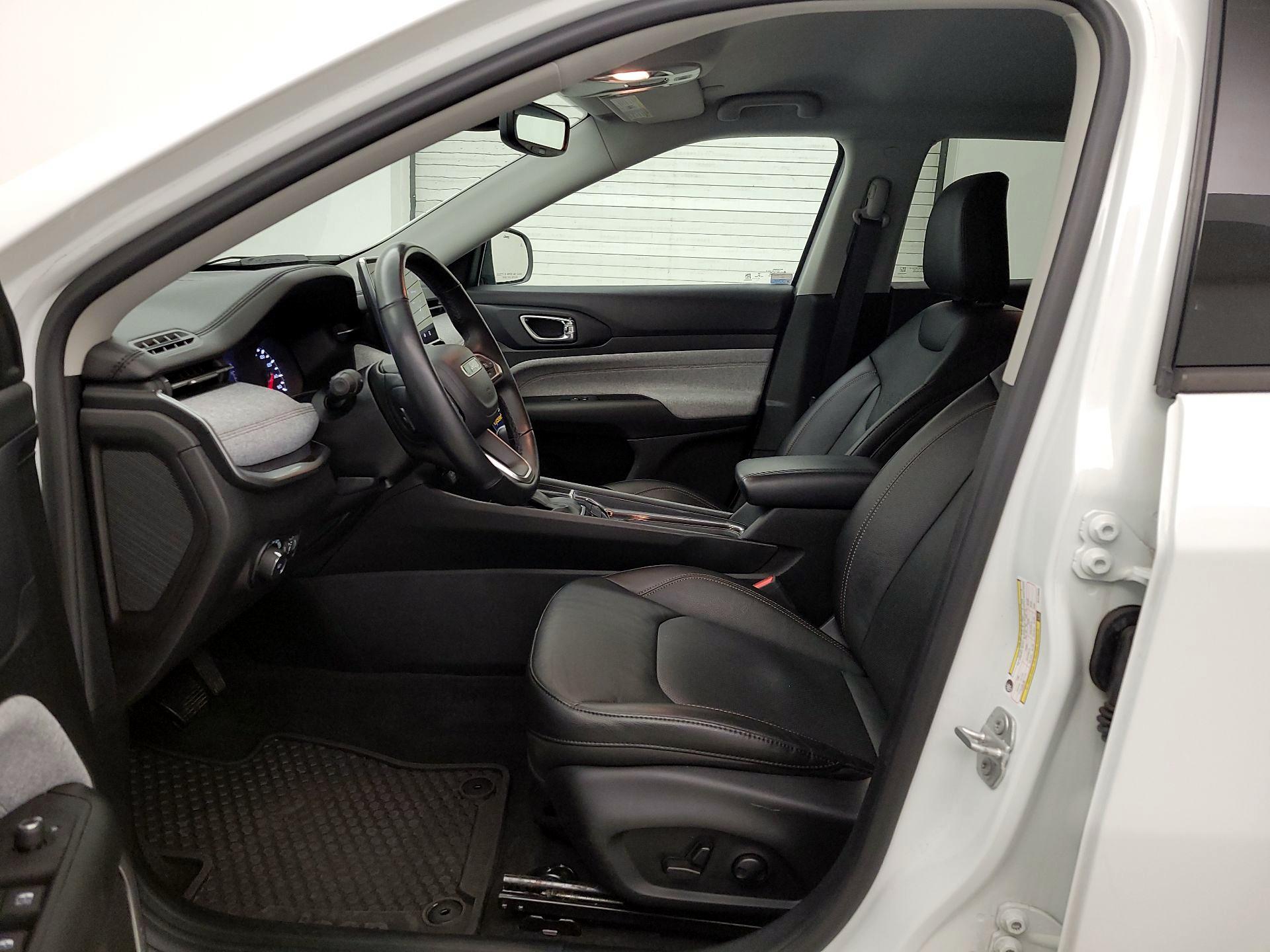 Thumbnail: 2022 Jeep Compass - 11