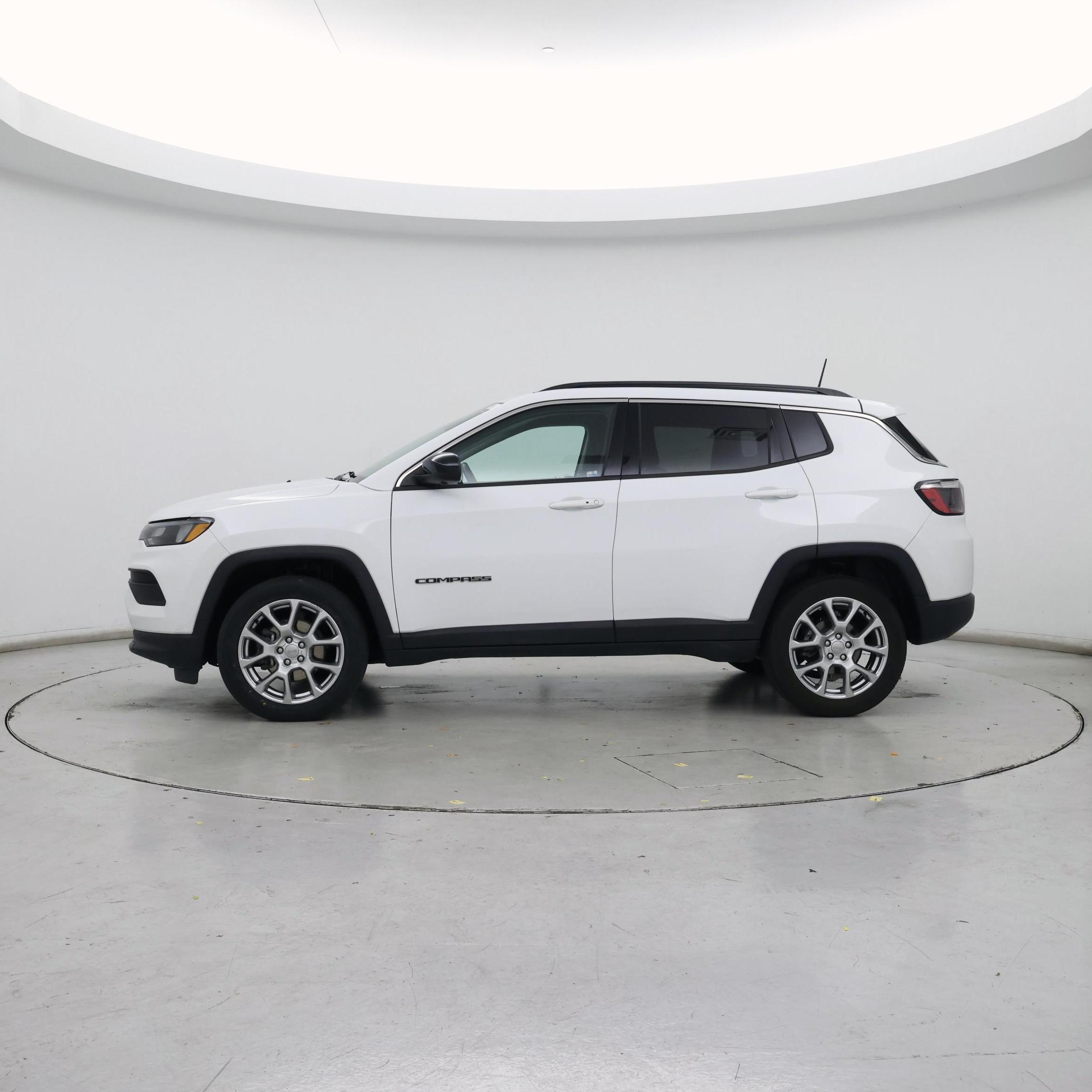 Thumbnail: 2022 Jeep Compass - 3