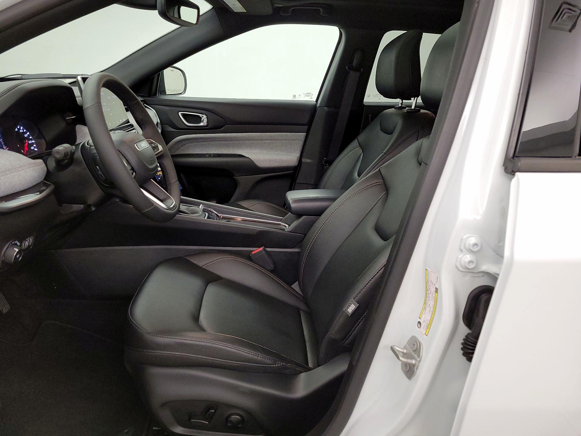 Thumbnail: 2023 Jeep Compass - 11