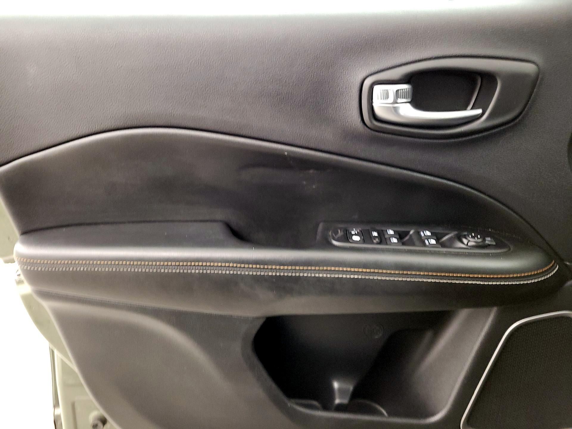 Thumbnail: 2020 Jeep Compass - 12