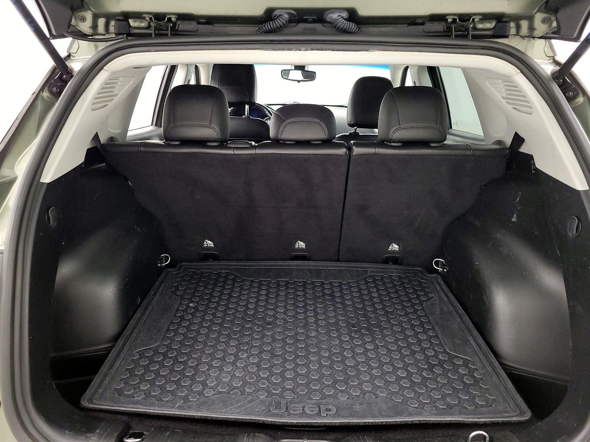 Thumbnail: 2020 Jeep Compass - 20