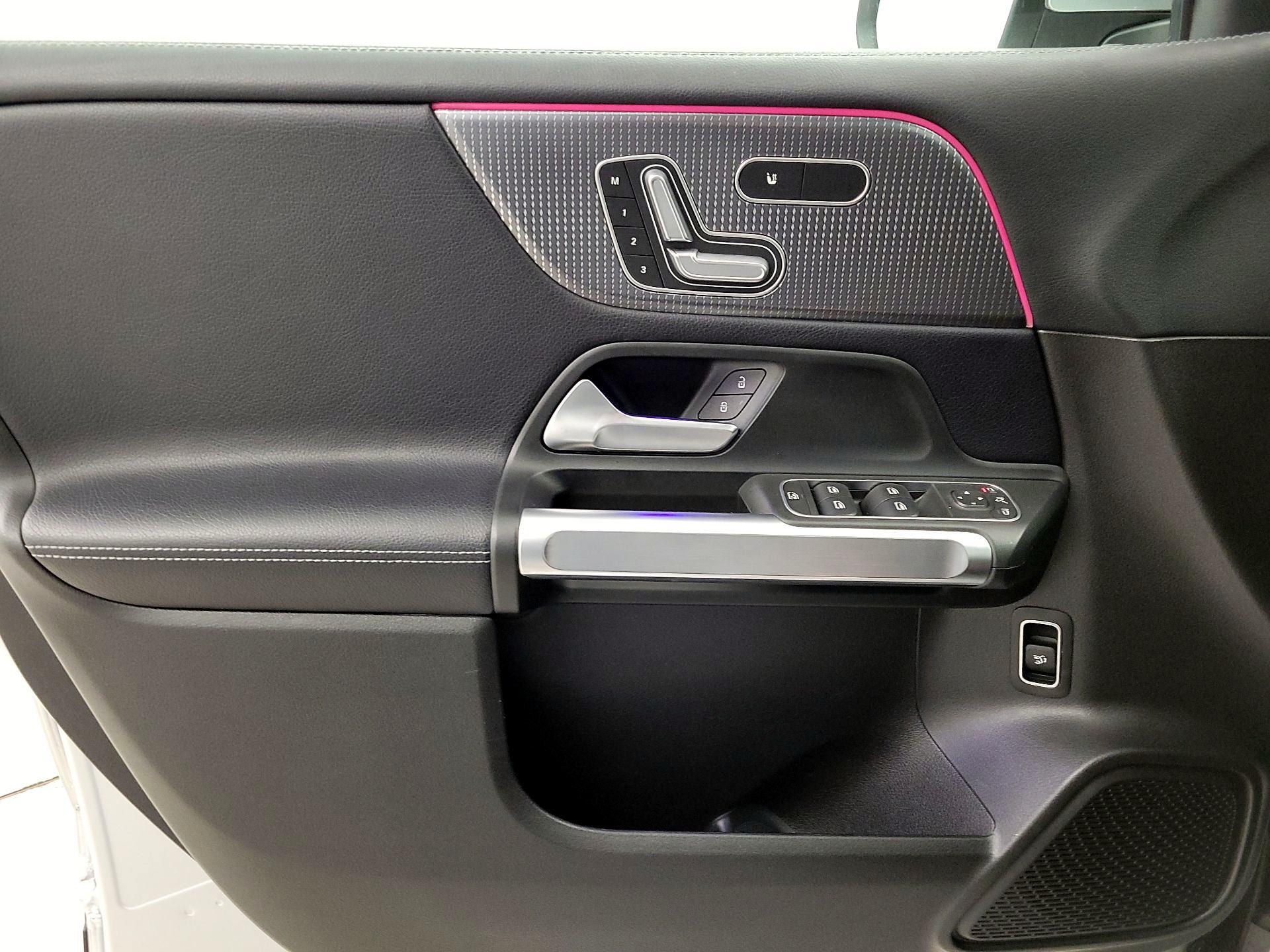 Thumbnail: 2020 Mercedes-Benz GLB - 12