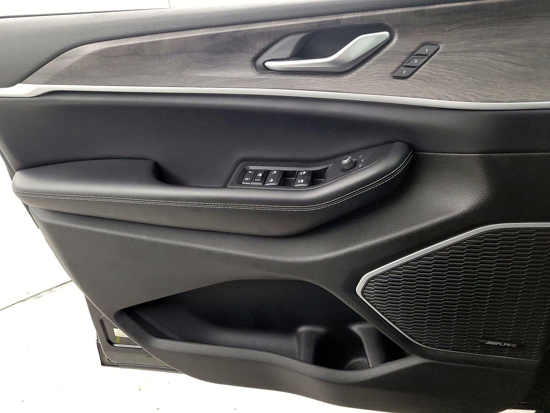 Thumbnail: 2023 Jeep Grand Cherokee - 12