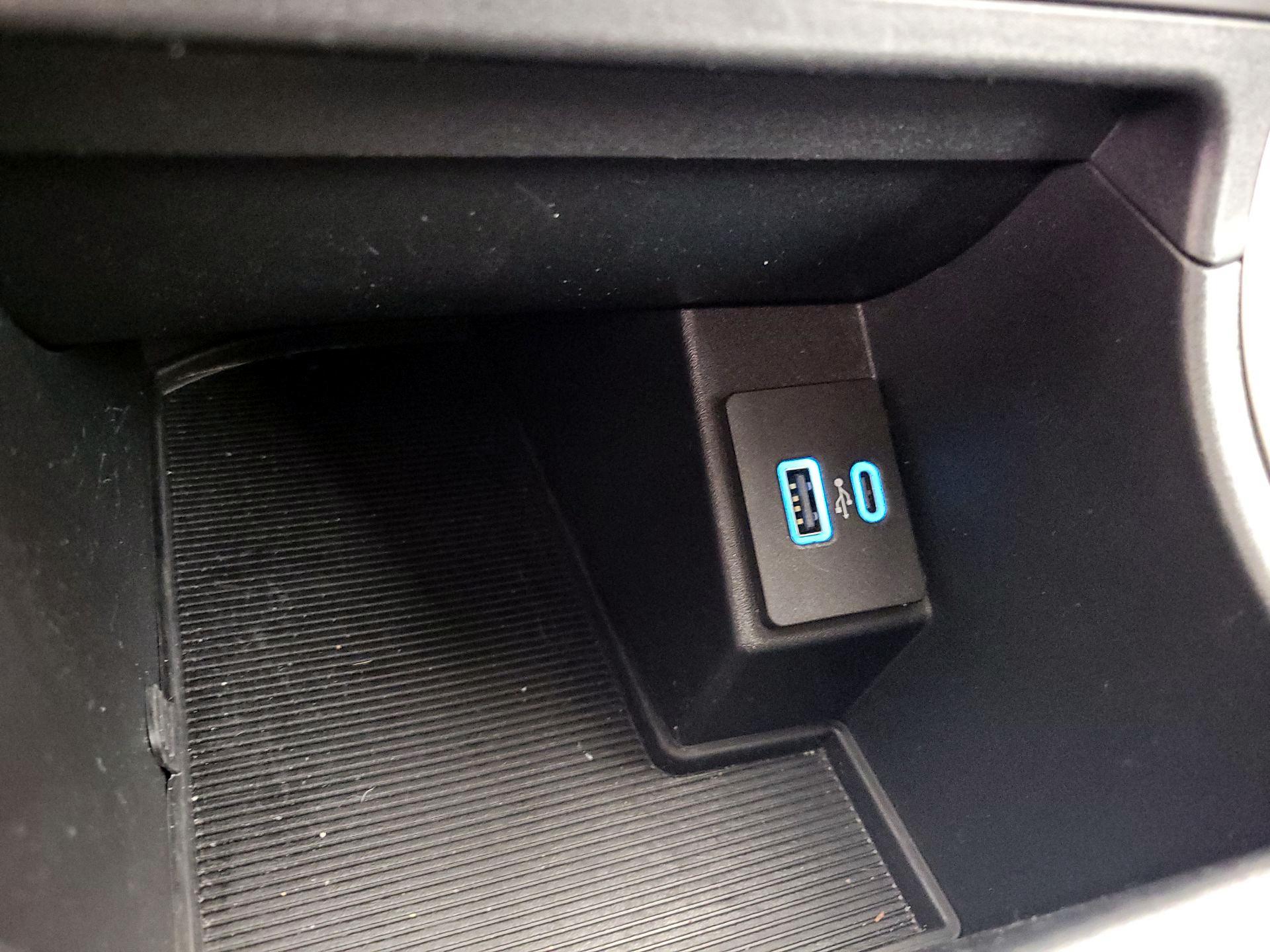 Thumbnail: 2021 Ford Edge - 18