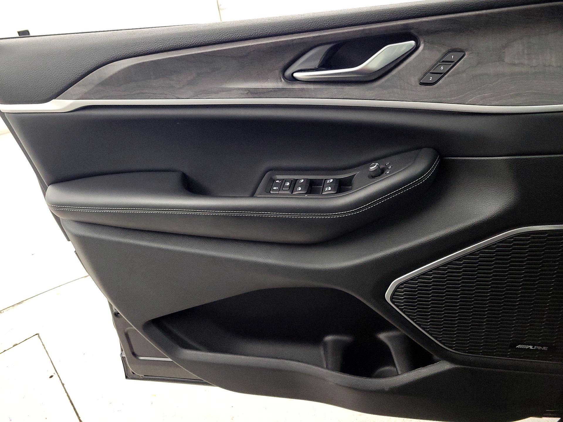 Thumbnail: 2022 Jeep Grand Cherokee - 12