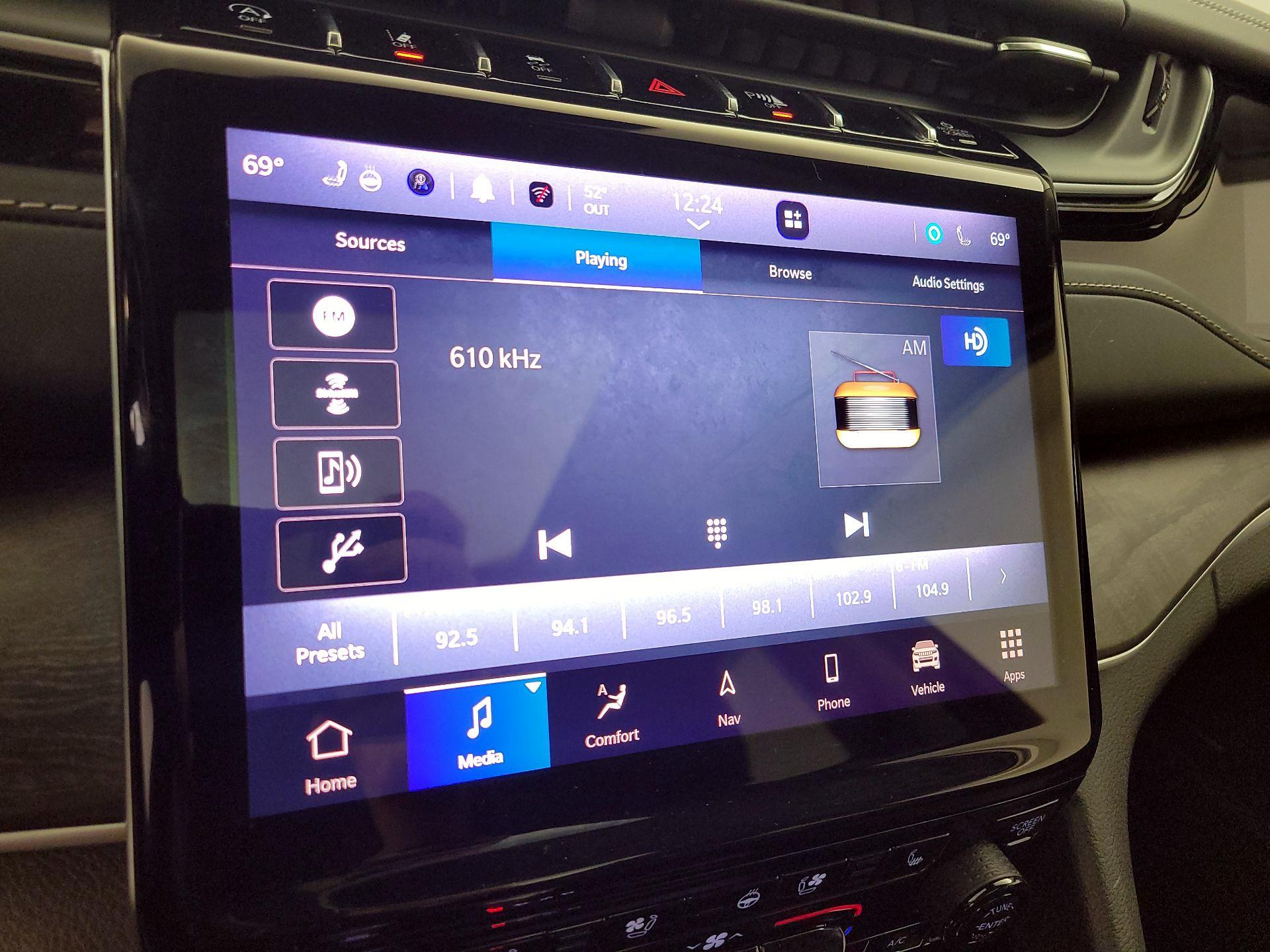 Thumbnail: 2022 Jeep Grand Cherokee - 16