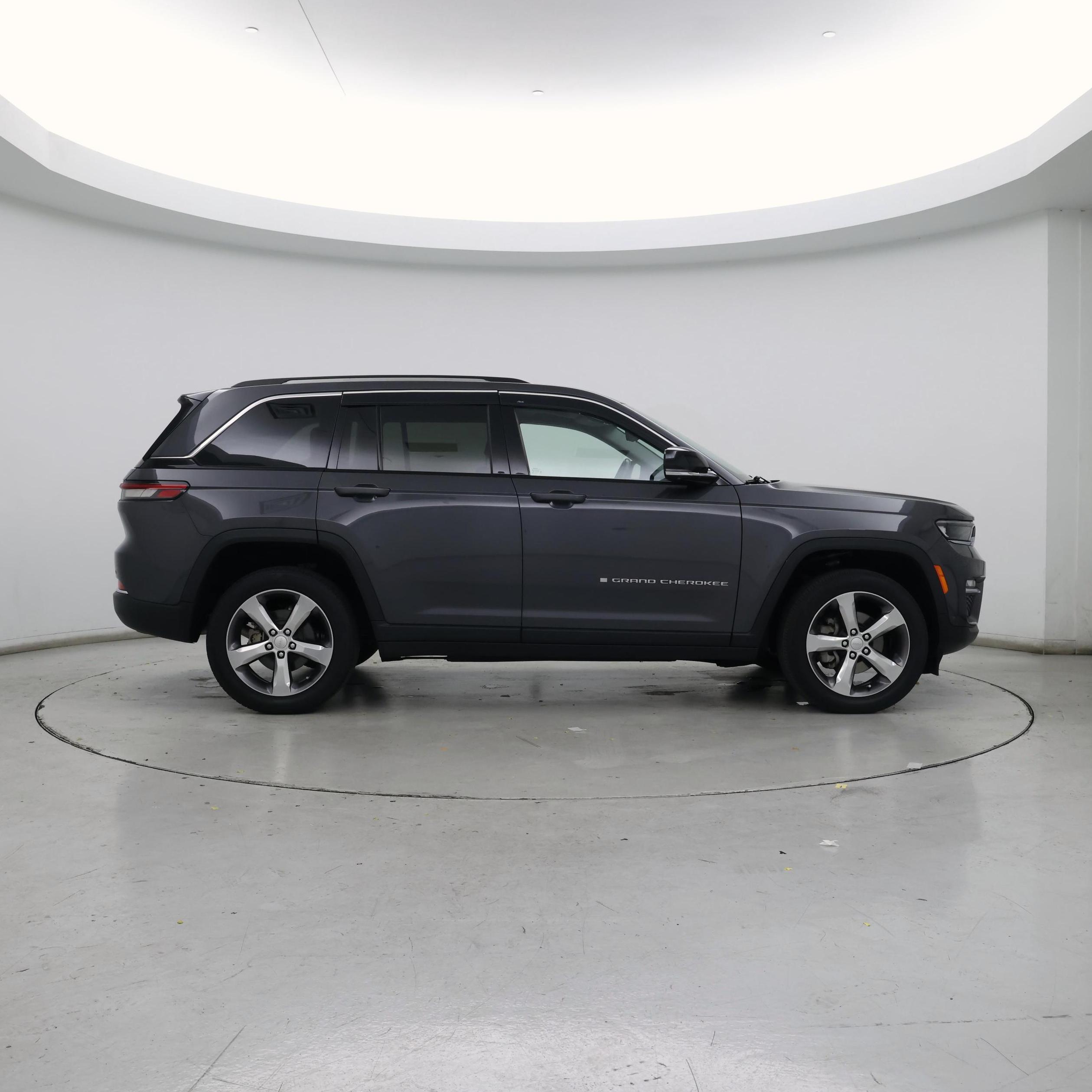 Thumbnail: 2022 Jeep Grand Cherokee - 7