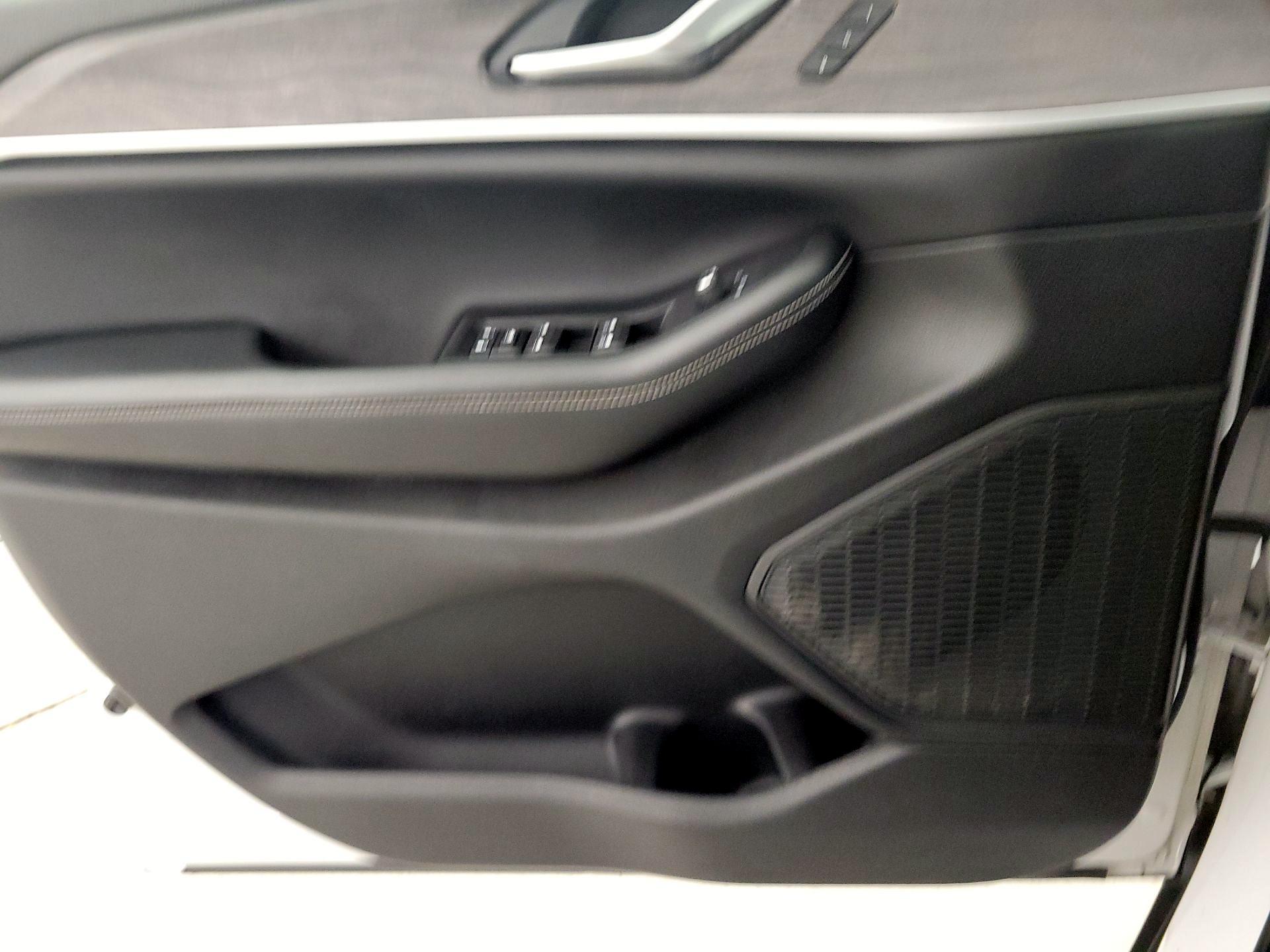 Thumbnail: 2023 Jeep Grand Cherokee - 12