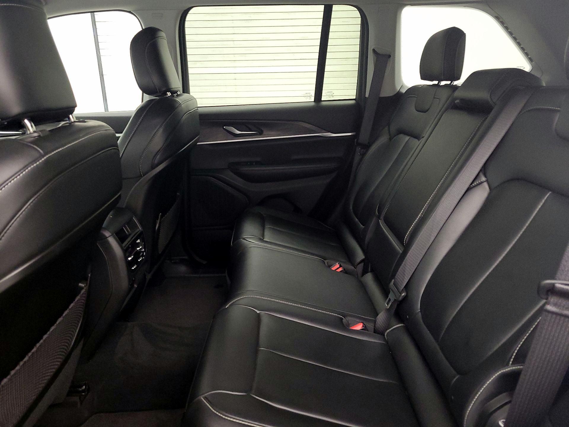 Thumbnail: 2023 Jeep Grand Cherokee - 20