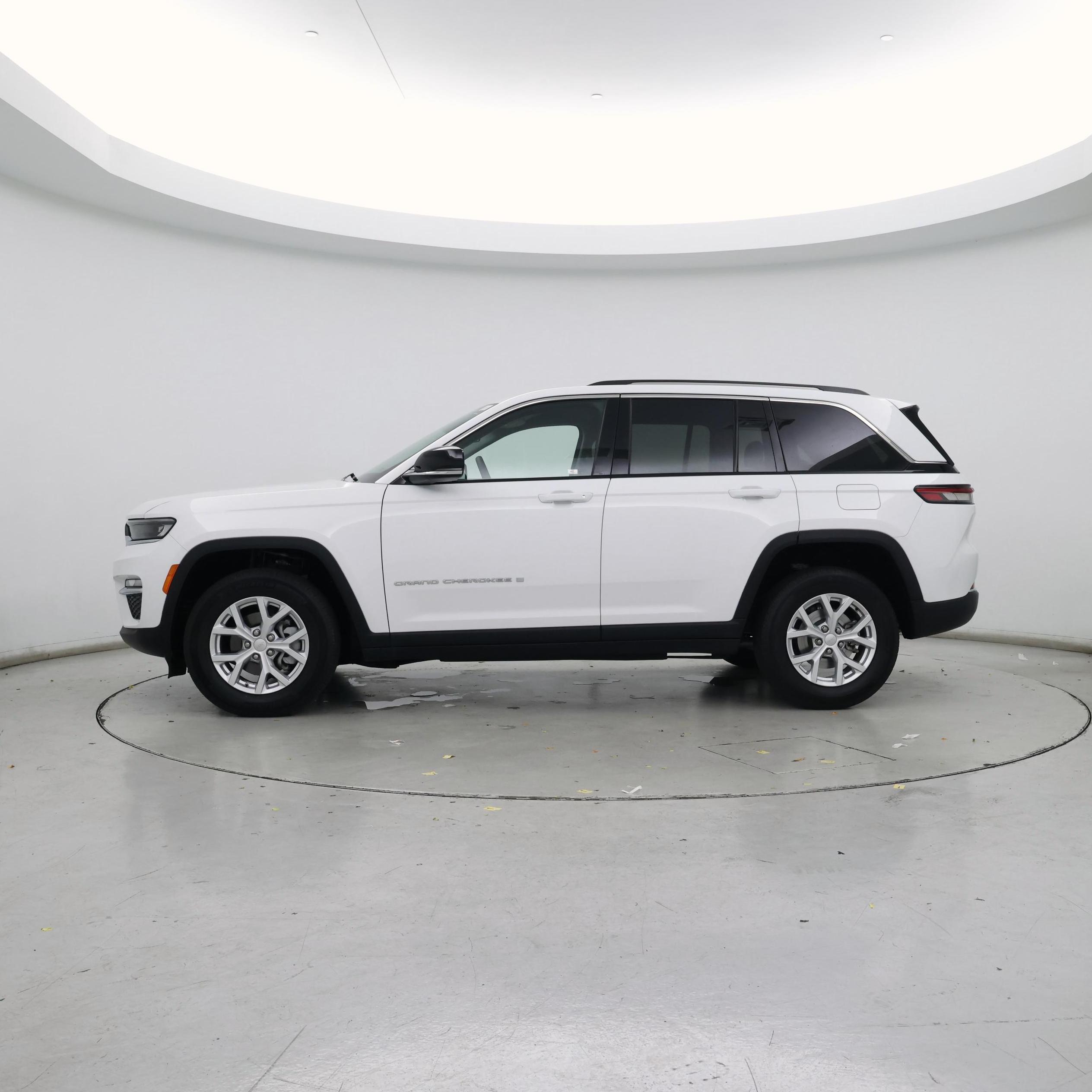 Thumbnail: 2023 Jeep Grand Cherokee - 3