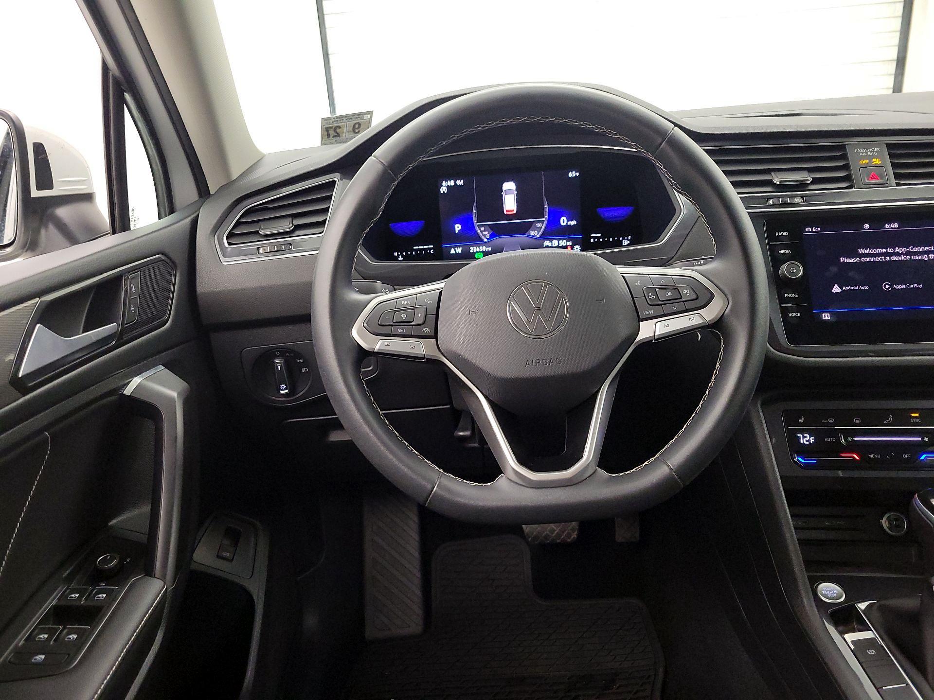 Thumbnail: 2022 Volkswagen Tiguan - 10