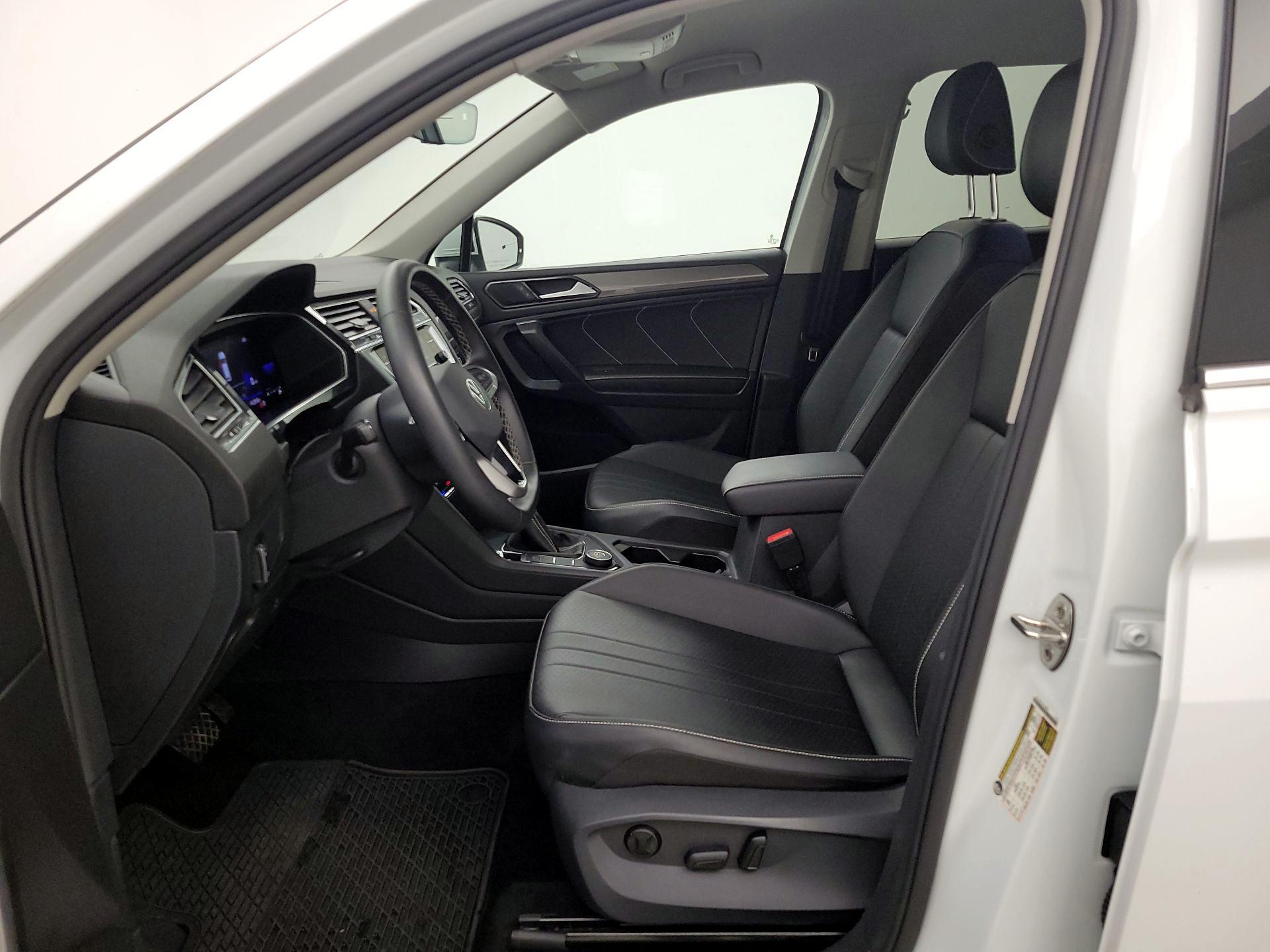 Thumbnail: 2022 Volkswagen Tiguan - 11