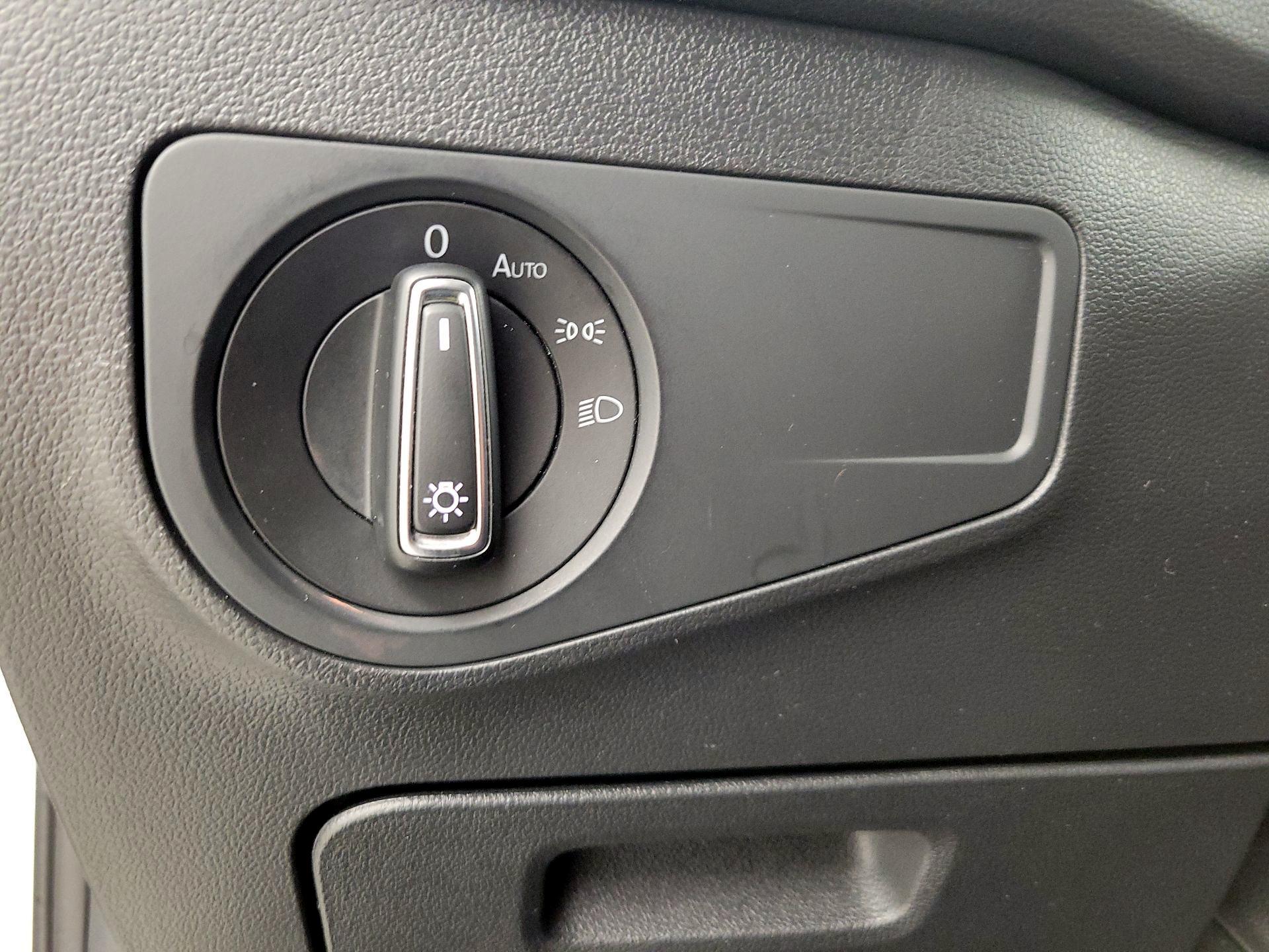 Thumbnail: 2022 Volkswagen Tiguan - 13