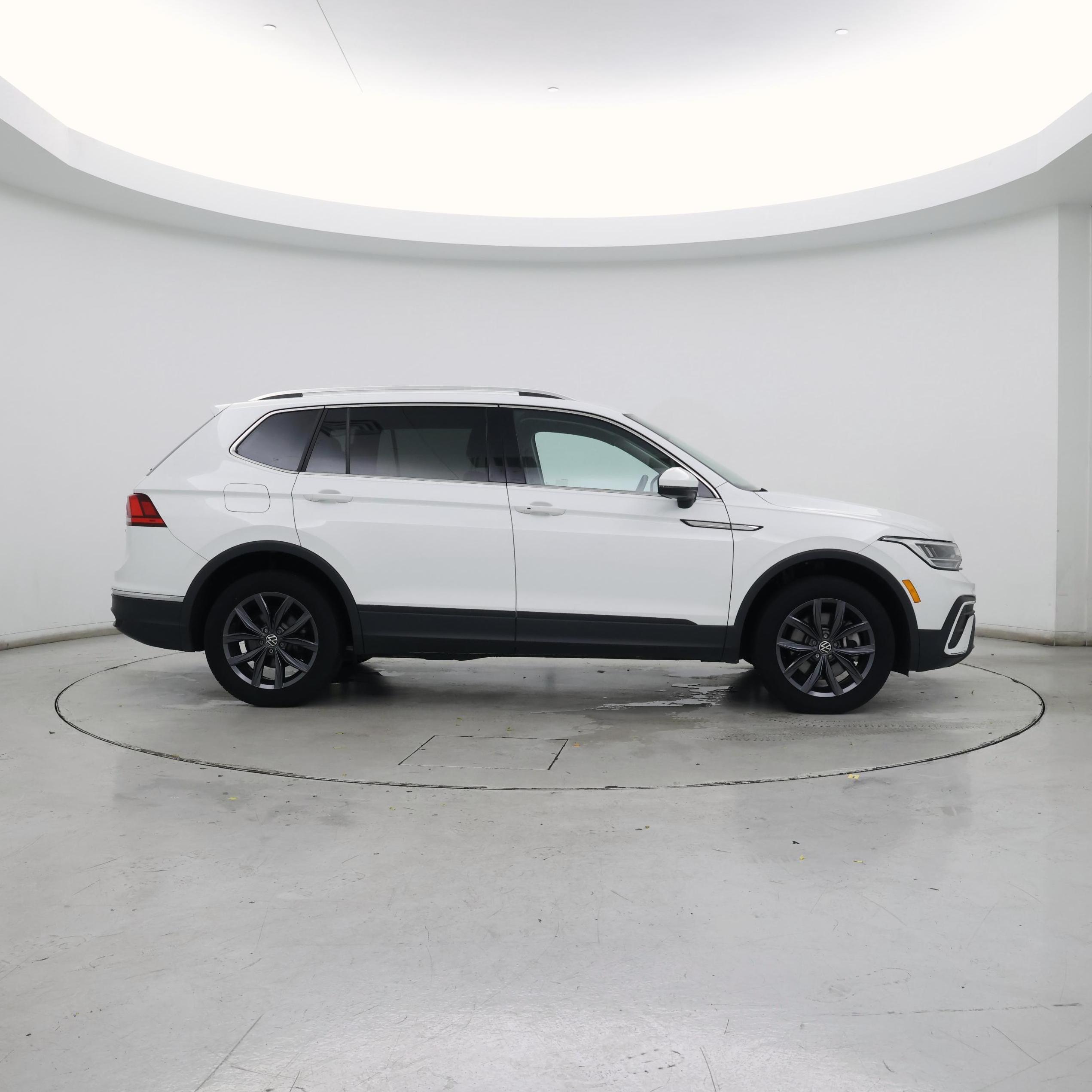 Thumbnail: 2022 Volkswagen Tiguan - 7