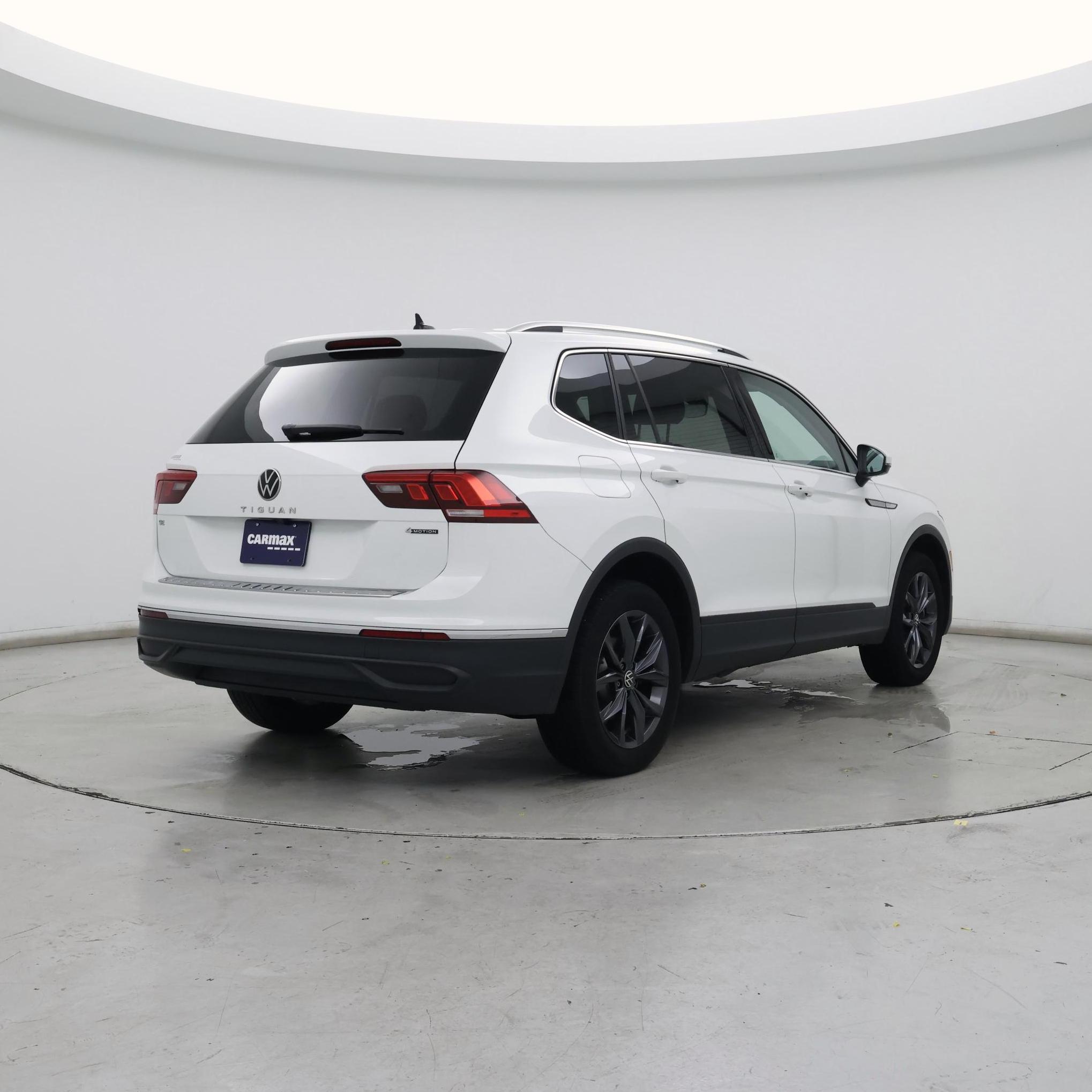 Thumbnail: 2022 Volkswagen Tiguan - 8